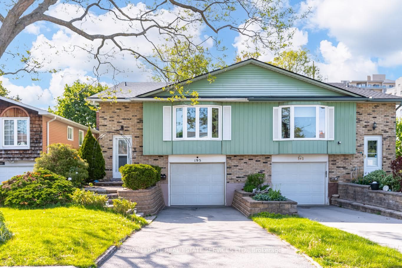 195 Cullum Court - Semi-Detached photo 2 of 43 in Burlington, Ontario