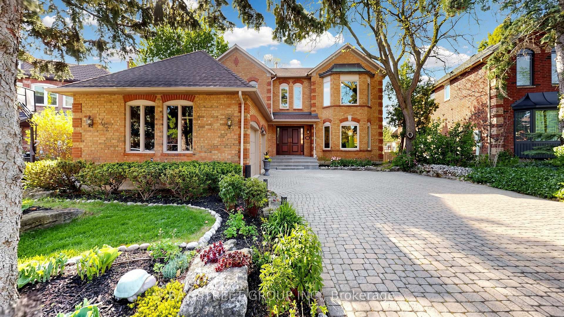 1742 Sir Monty's Drive - Detached photo 2 of 43 in Mississauga, Ontario