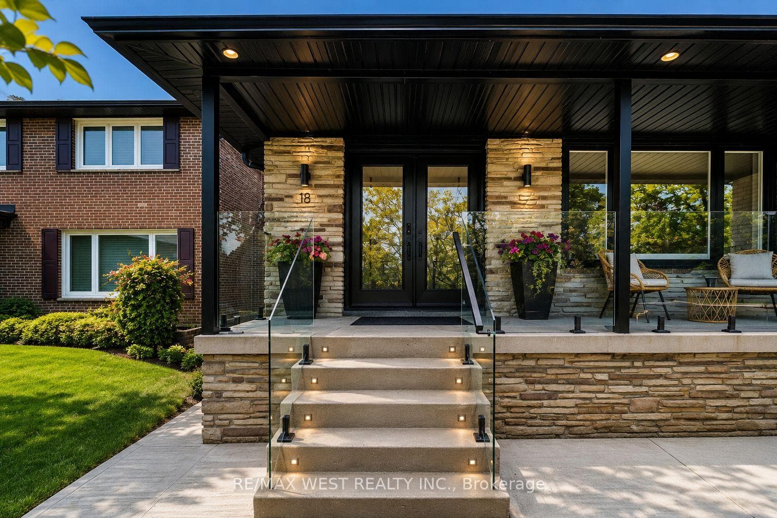 18 Torrington Drive - Detached photo 5 of 44 in Etobicoke (Islington / Rexdale), Ontario