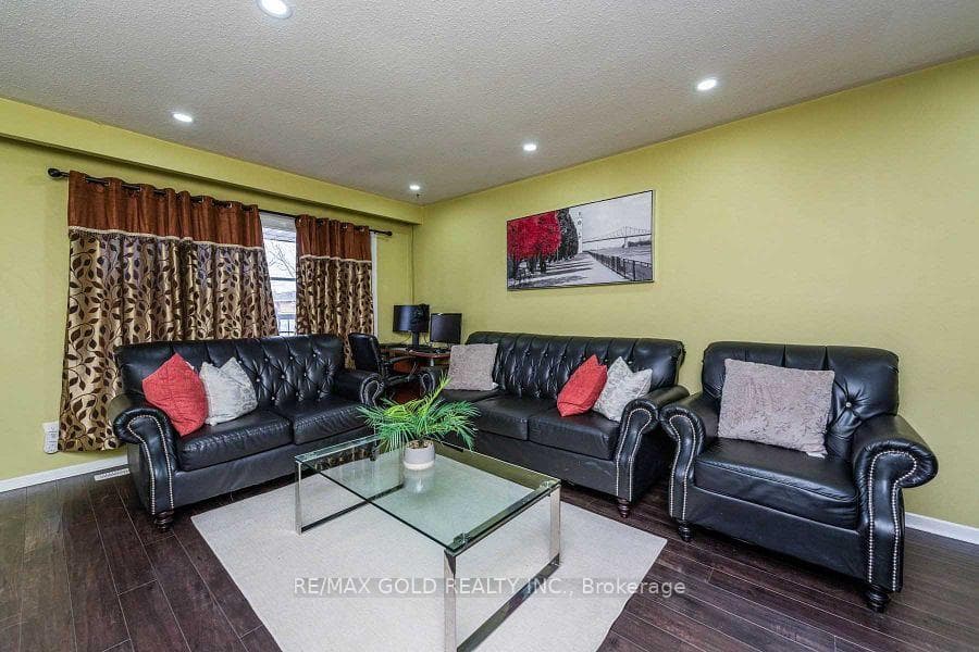 3430 Chipley Crescent - Semi-Detached photo 5 of 17 in Mississauga, Ontario