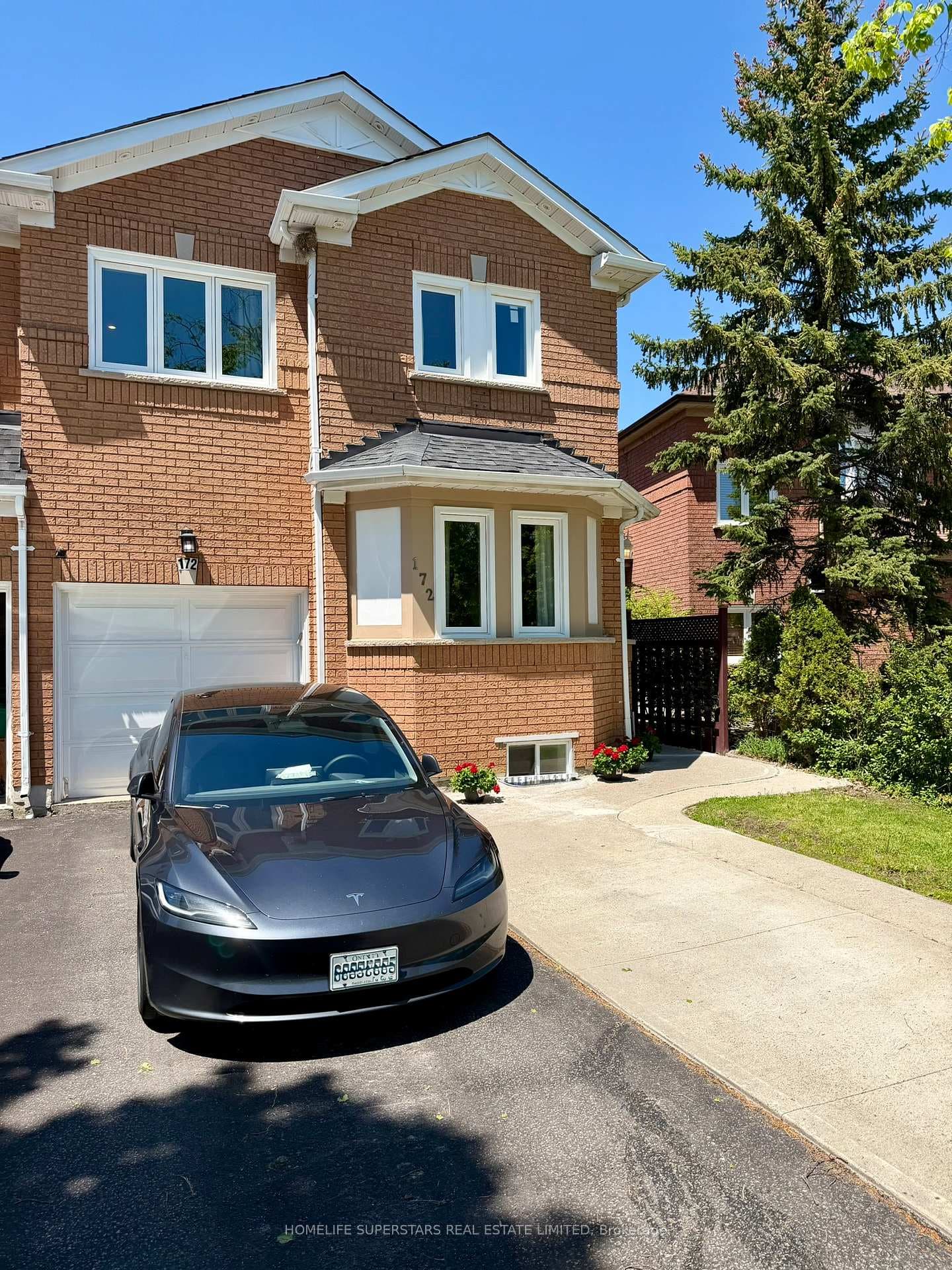 172 Rainforest Drive - Semi-Detached photo 2 of 31 in Brampton, Ontario