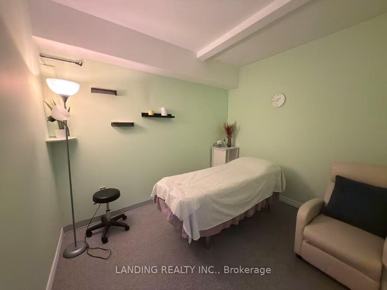 3070B Hurontario Street - Commercial photo 3 of 7 in Mississauga, Ontario