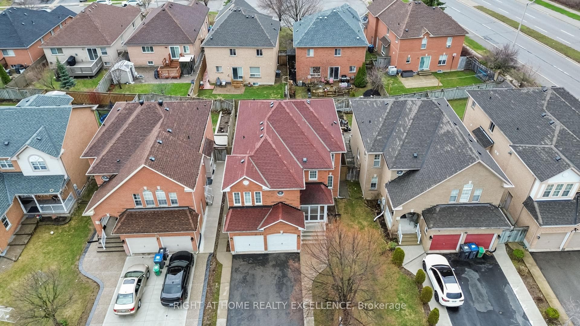 16 Whitford Court - Detached photo 2 of 39 in Brampton, Ontario