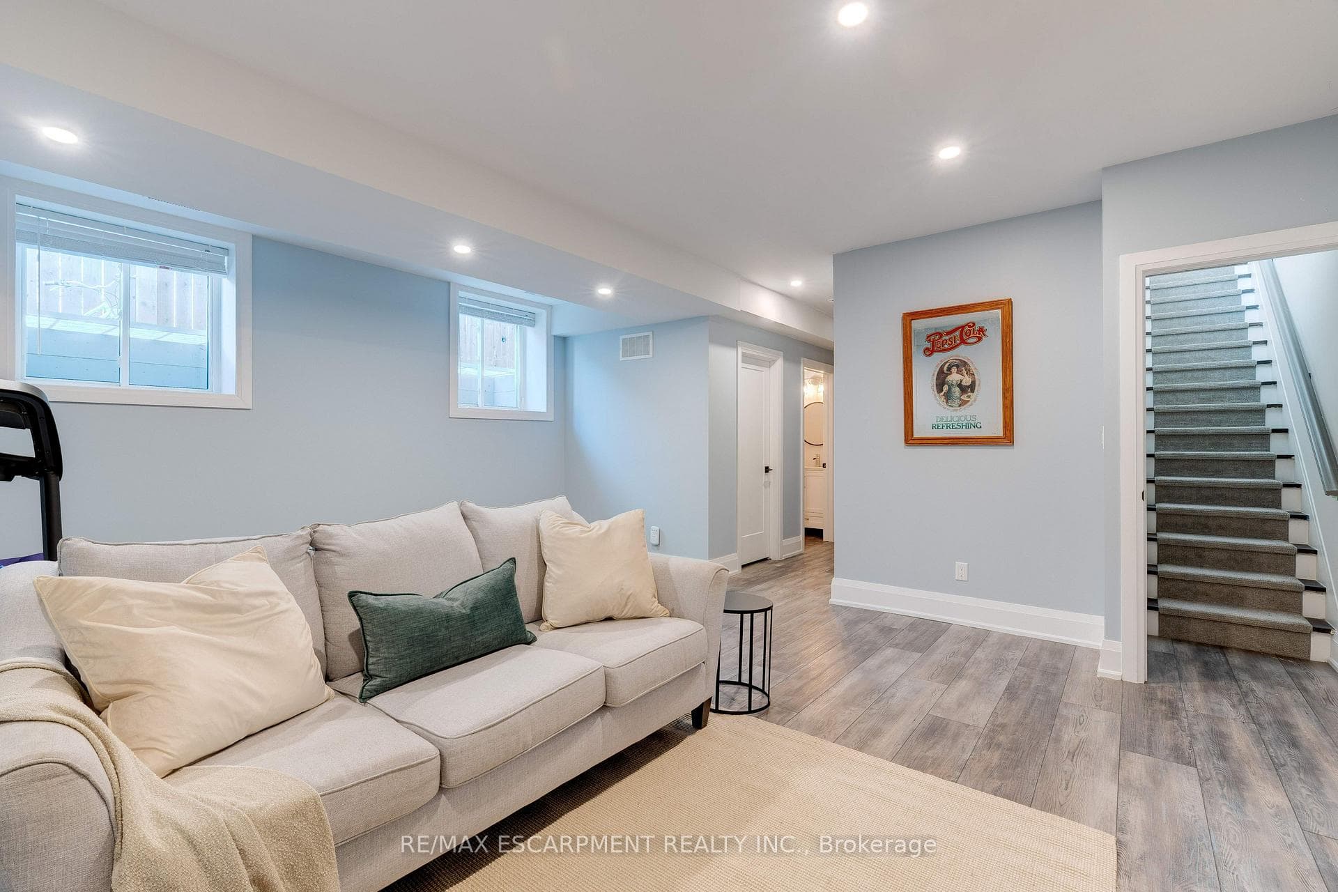 296 Kent Crescent - Multi-Family photo 25 of 50 in Burlington, Ontario