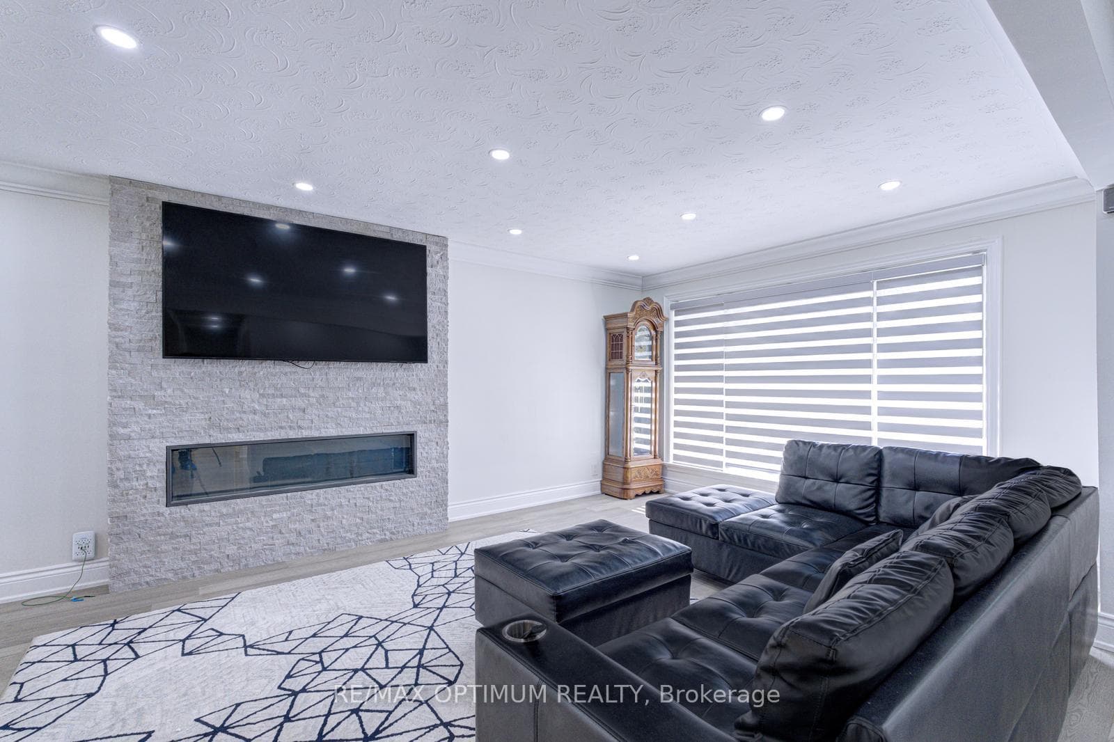 1747 Coram Crescent - Detached photo 7 of 50 in Mississauga, Ontario