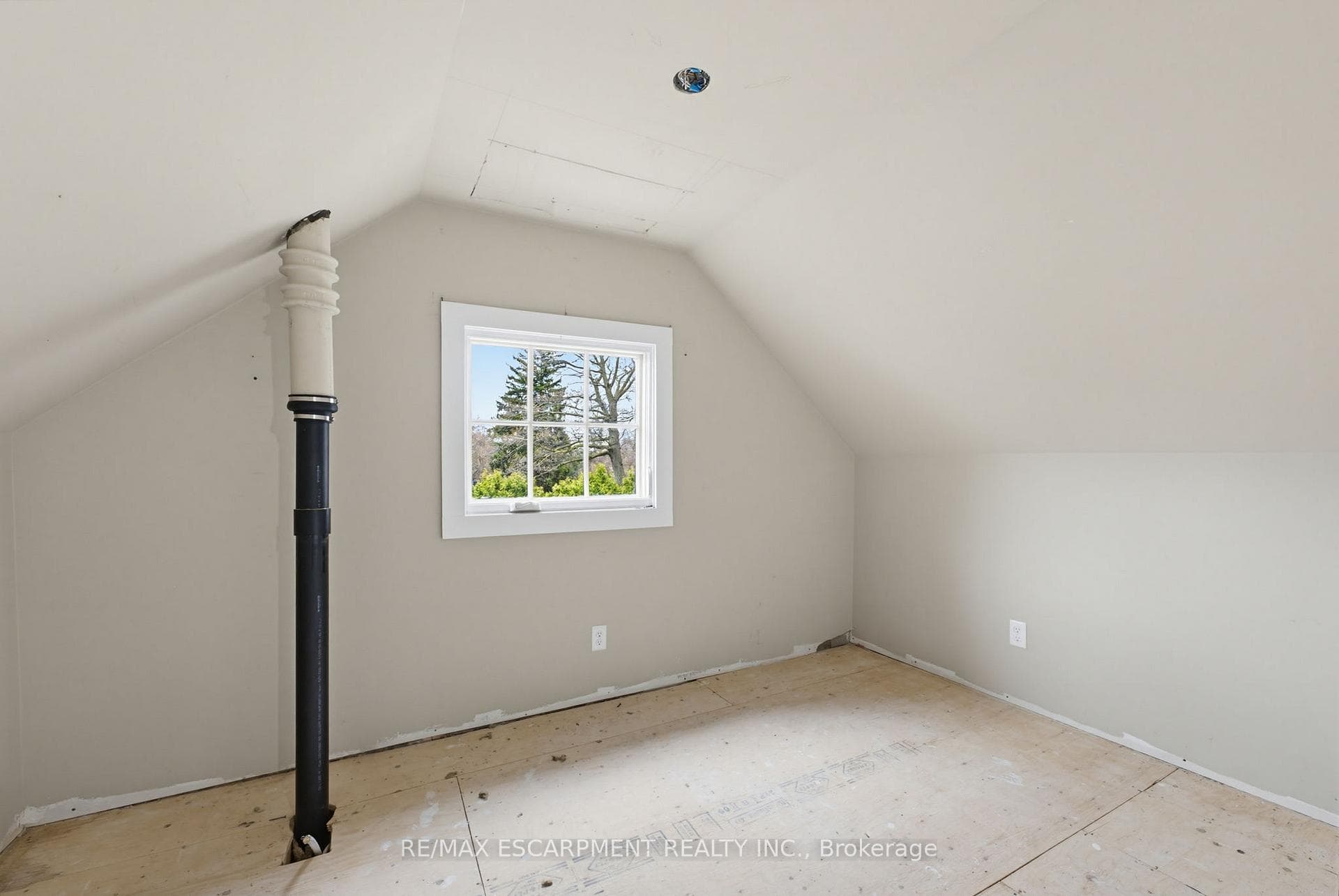3083 LAKESHORE Road - Detached photo 26 of 50 in Burlington, Ontario