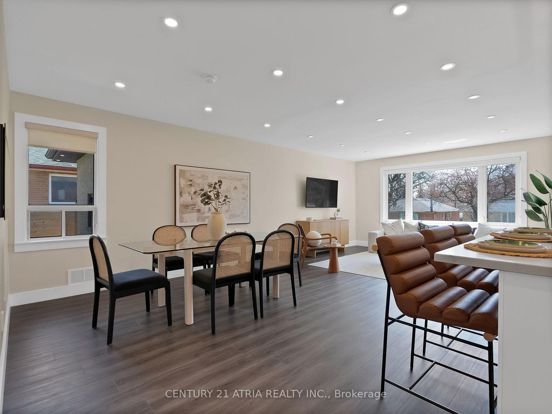 10 Dunrobin Drive - Detached photo 4 of 40 in Etobicoke (Islington / Rexdale), Ontario
