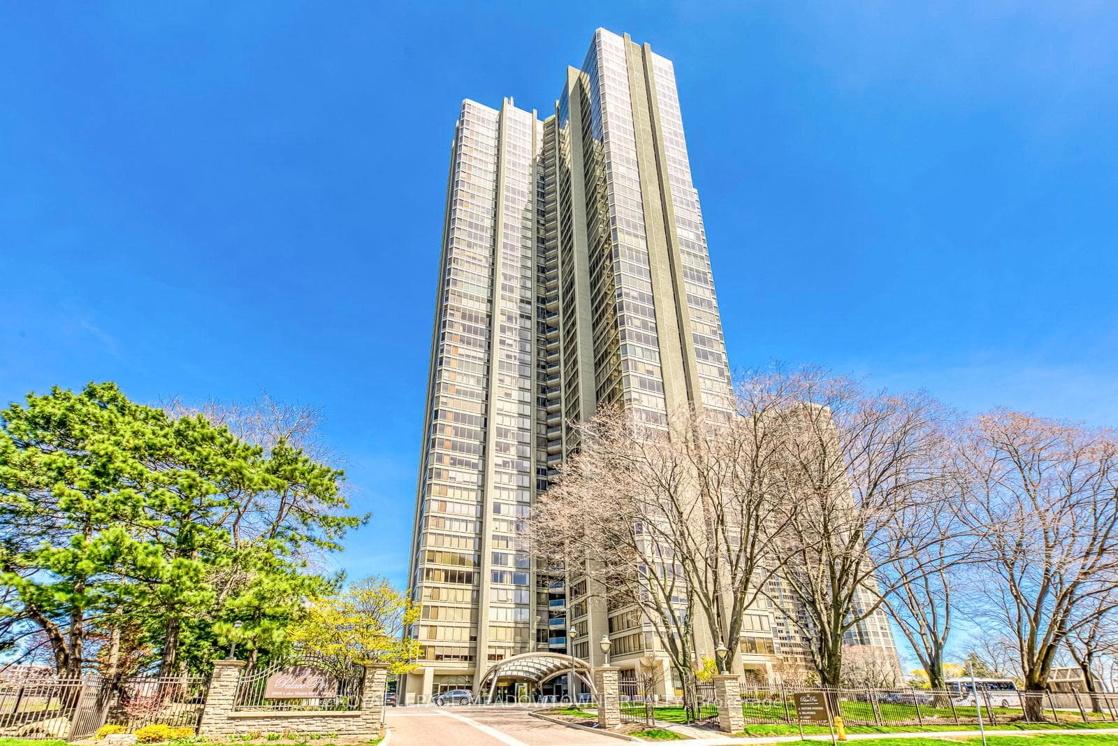 2045 Lakeshore Boulevard Unit 2011 - Condo photo 1 of 32 in Liberty Village / Parkdale / South Parkdale, Ontario