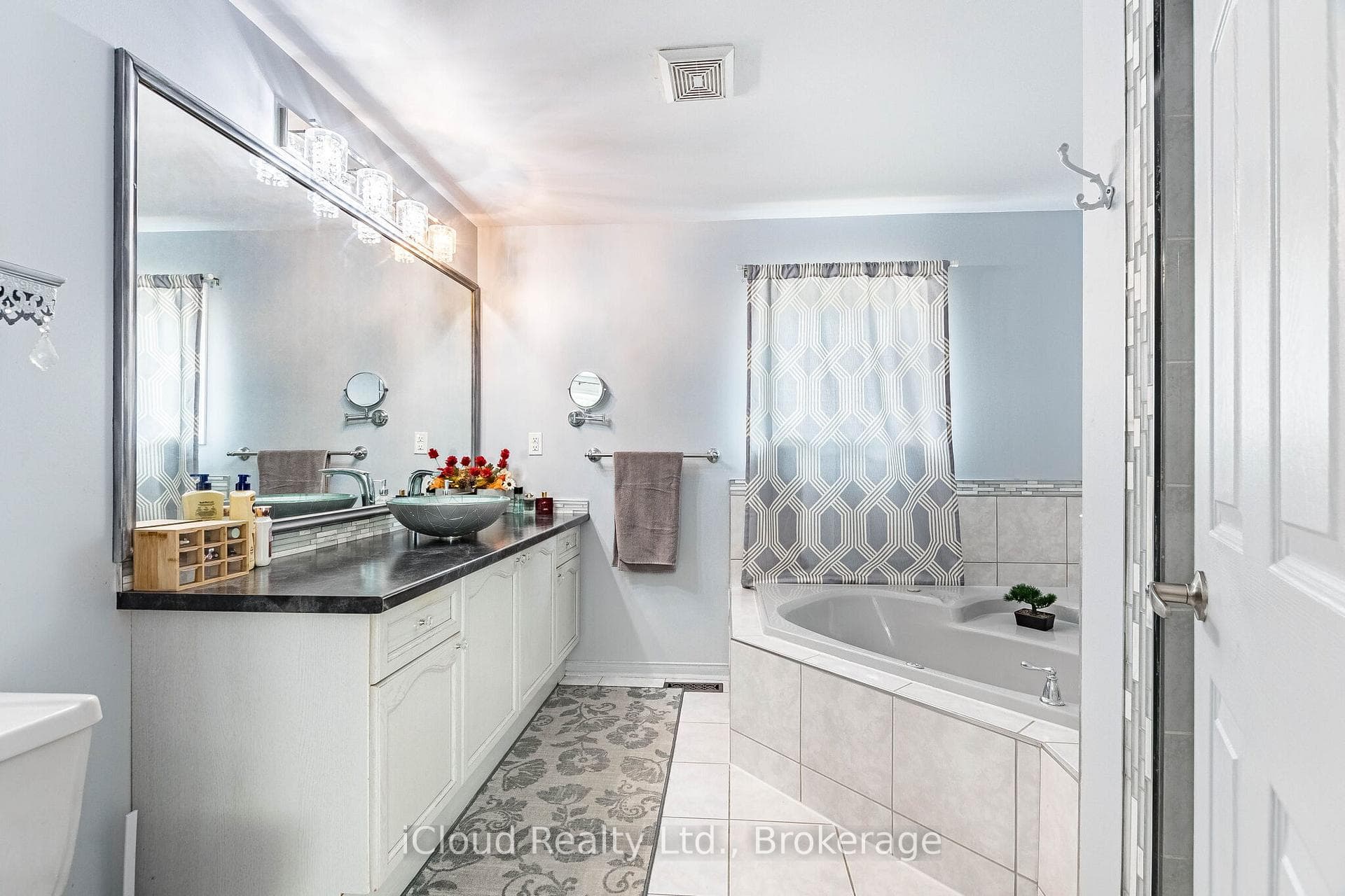 52 Buttercup Lane - Detached photo 21 of 41 in Brampton, Ontario