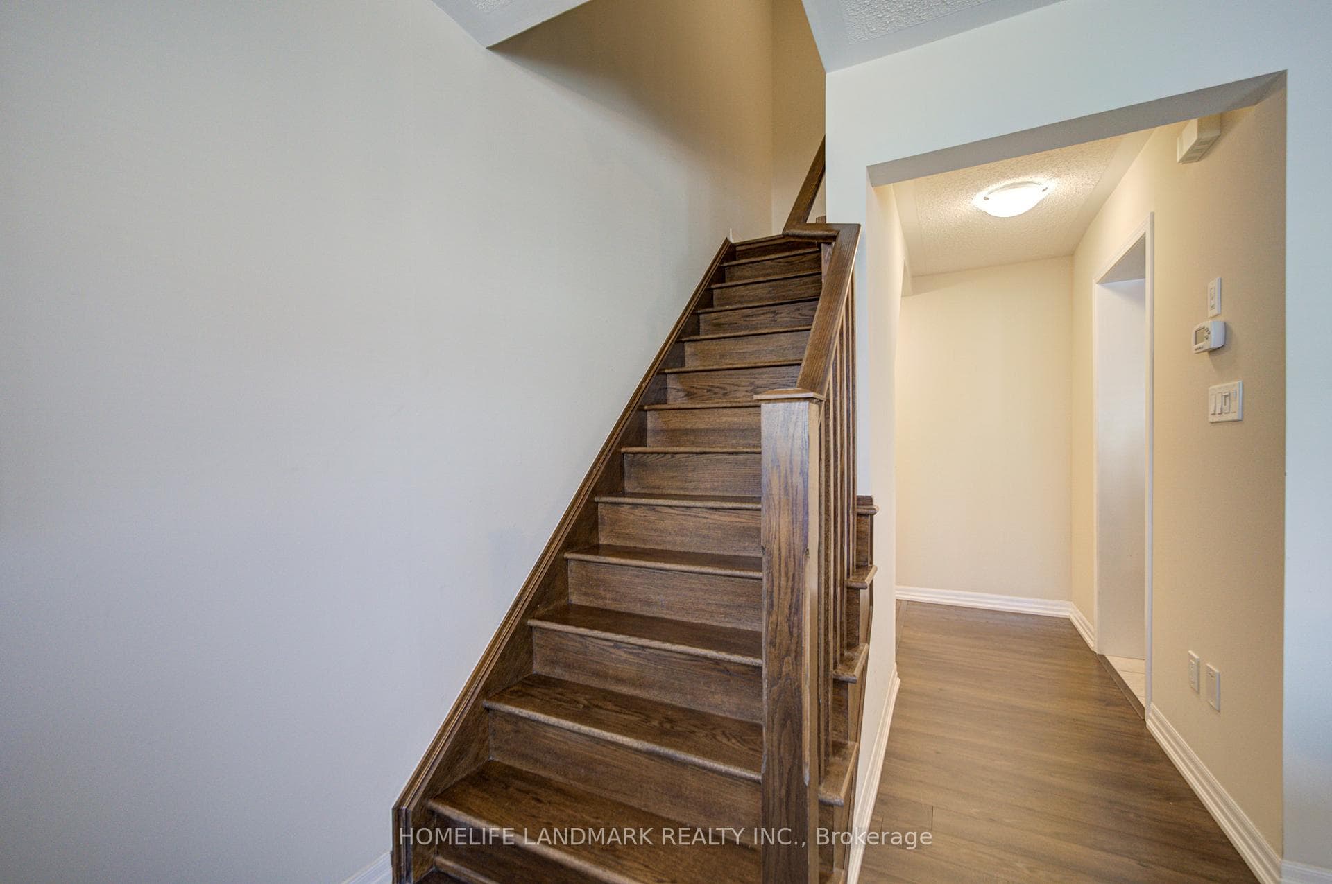 3086 Mistletoe Gardens - Townhouse photo 19 of 38 in Oakville, Ontario