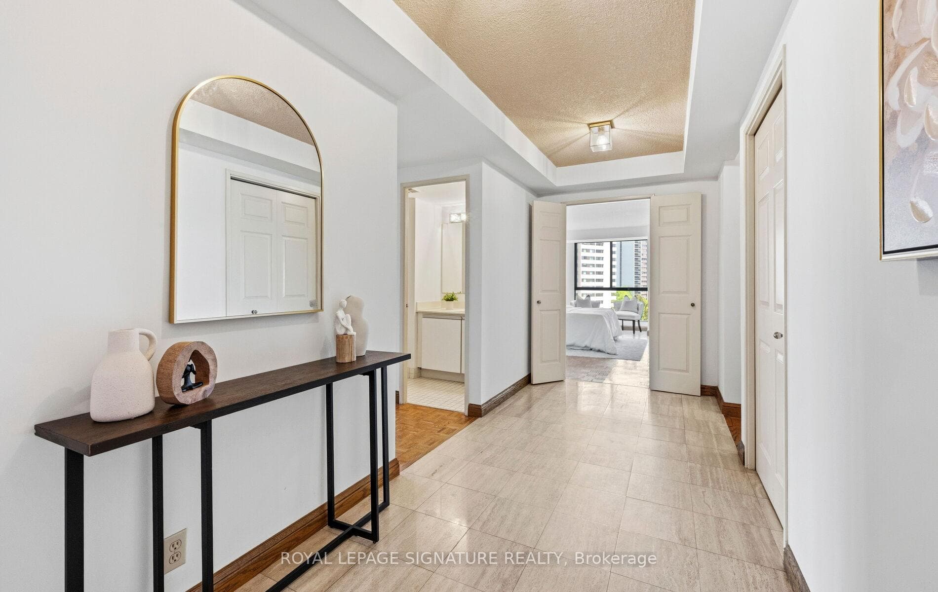 3 Concorde Place Unit 805 - Condo photo 2 of 36 in Don Mills / Parkwoods / Victoria Village, Ontario