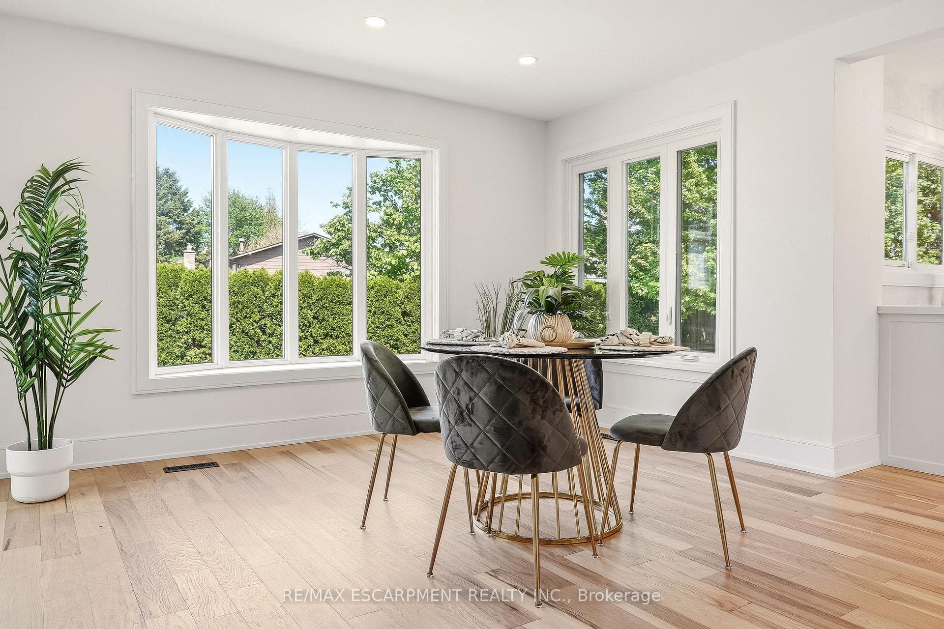 2347 Tweedsmuir Court - Detached photo 14 of 48 in Burlington, Ontario