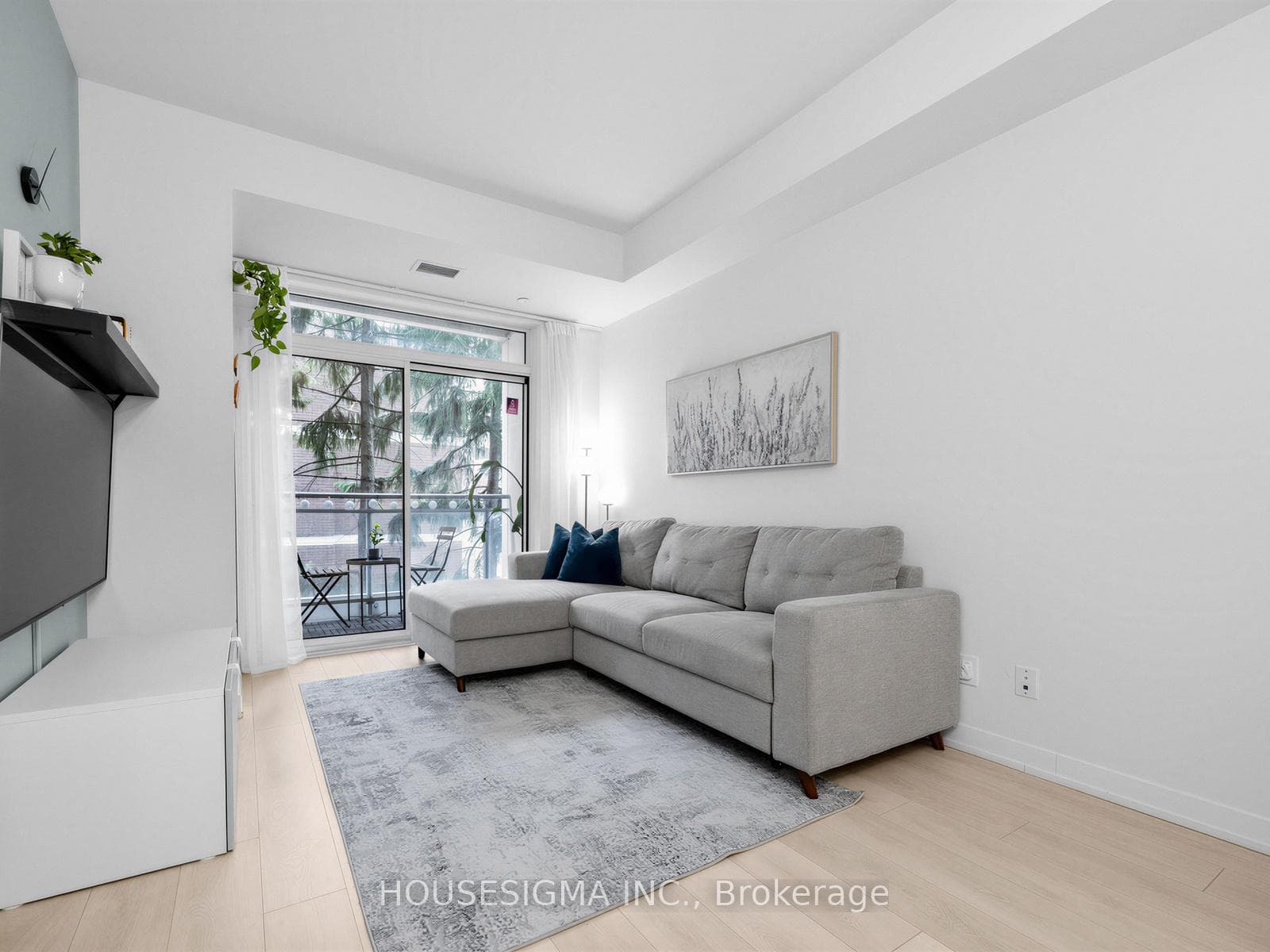 223 St.Clair Avenue Unit 306 - Condo photo 3 of 26 in Annex / Yorkville / Summerhill, Ontario