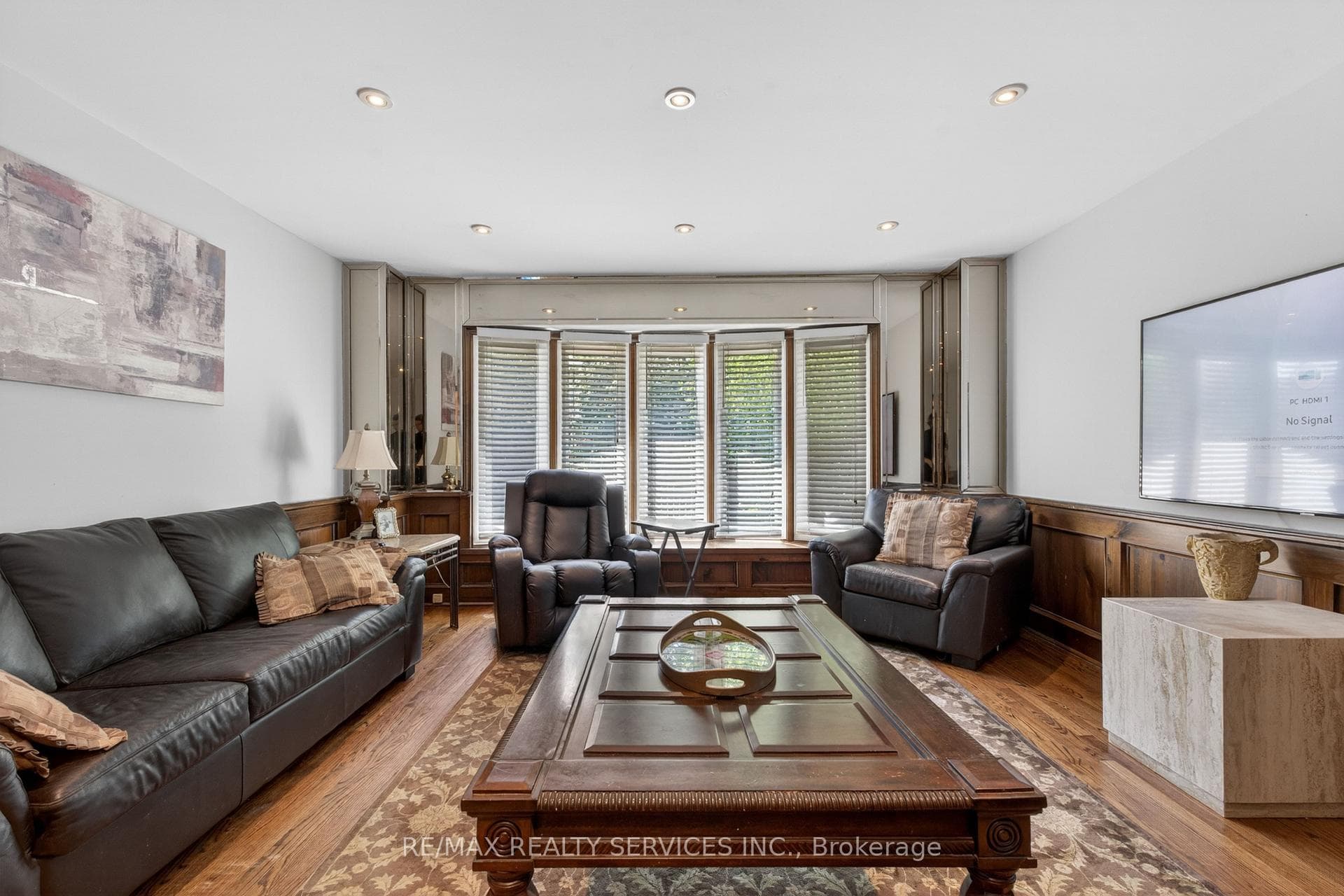 2069 Schoolmaster Circle - Detached photo 19 of 49 in Oakville, Ontario