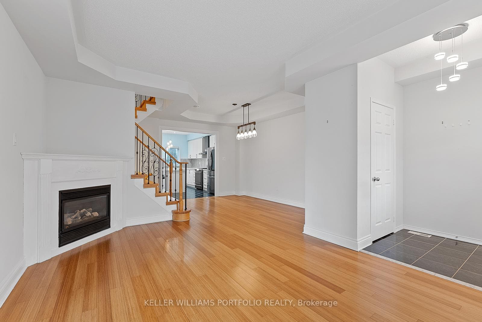 118 Gatwick Drive - Semi-Detached photo 5 of 50 in Oakville, Ontario