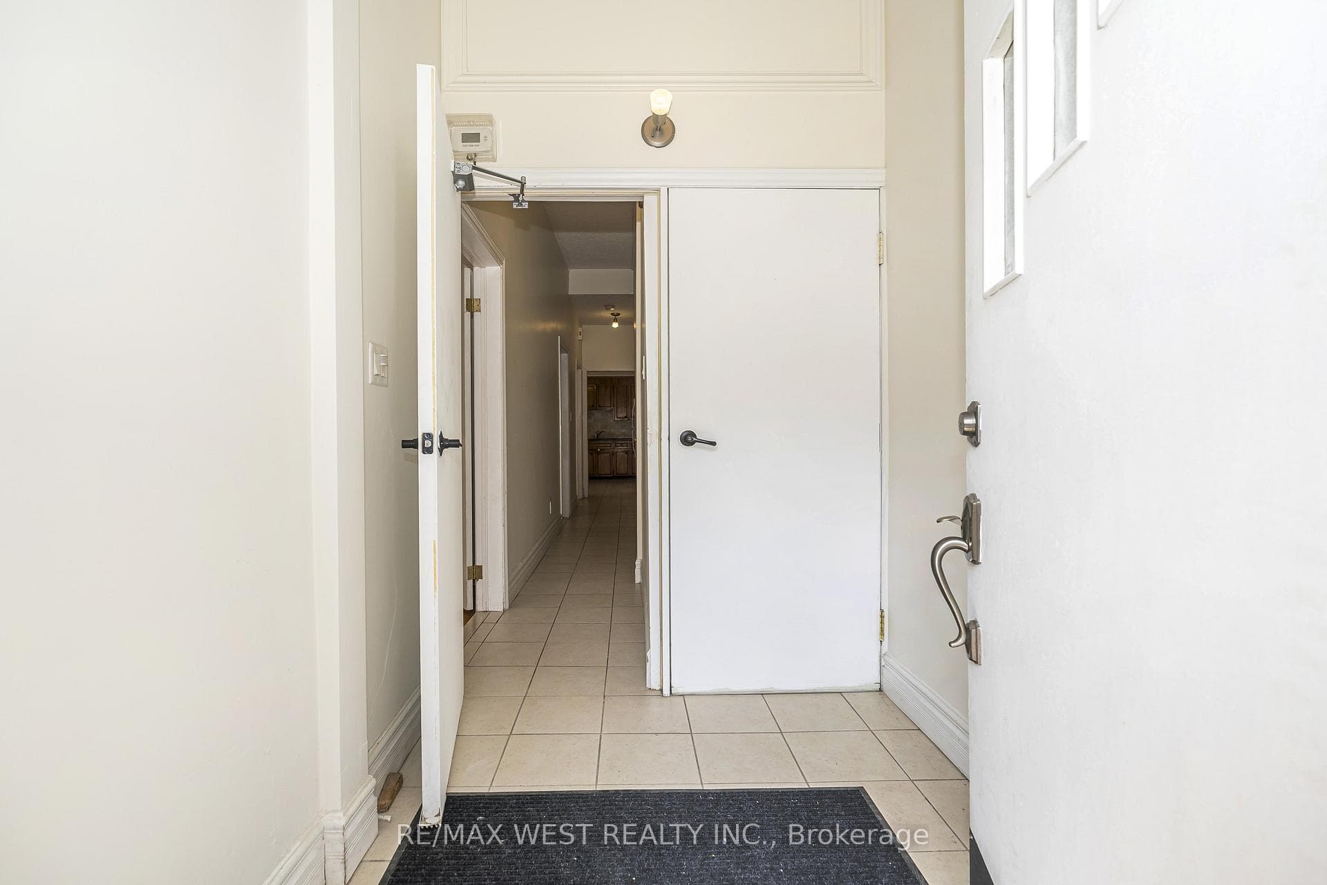 404 Manning Avenue - Semi-Detached photo 3 of 41 in Downtown Toronto / Waterfront, Ontario