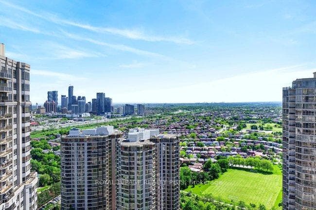 35 Kingsbridge Garden Circle Unit TPH4 - Condo photo 12 of 50 in Mississauga, Ontario