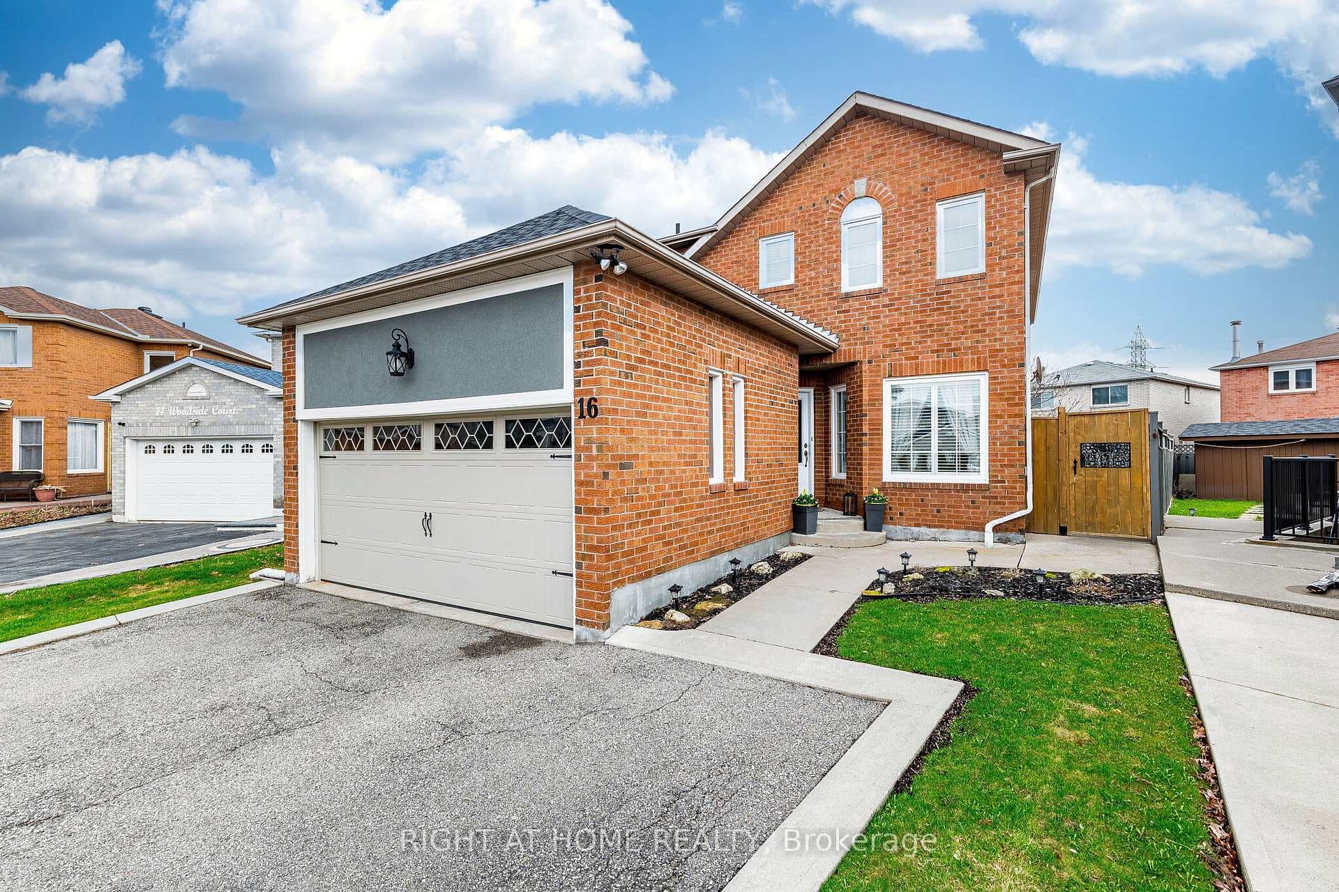 16 Woodside Court - Detached for sale in Heart Lake, Ontario