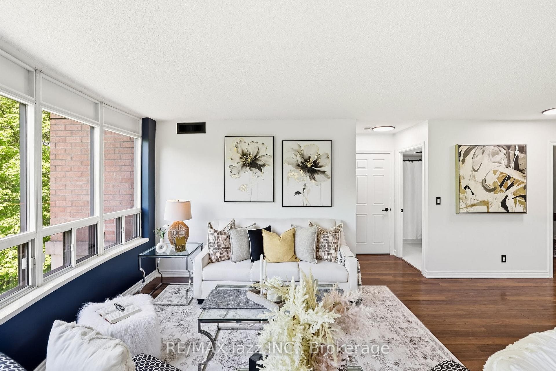 16 Dallimore Circle Unit 307 - Condo photo 15 of 50 in Don Mills / Parkwoods / Victoria Village, Ontario