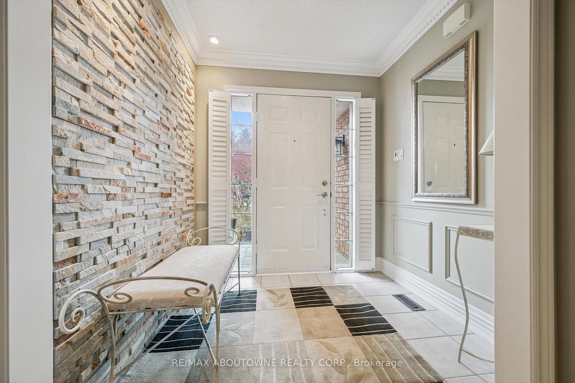 154 Howell Road - Detached photo 4 of 50 in Oakville, Ontario