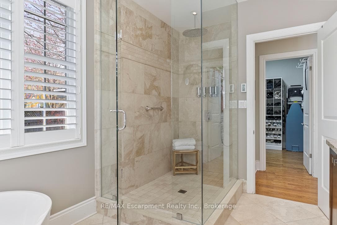 214 MAPLE GROVE Drive - Detached photo 18 of 49 in Oakville, Ontario