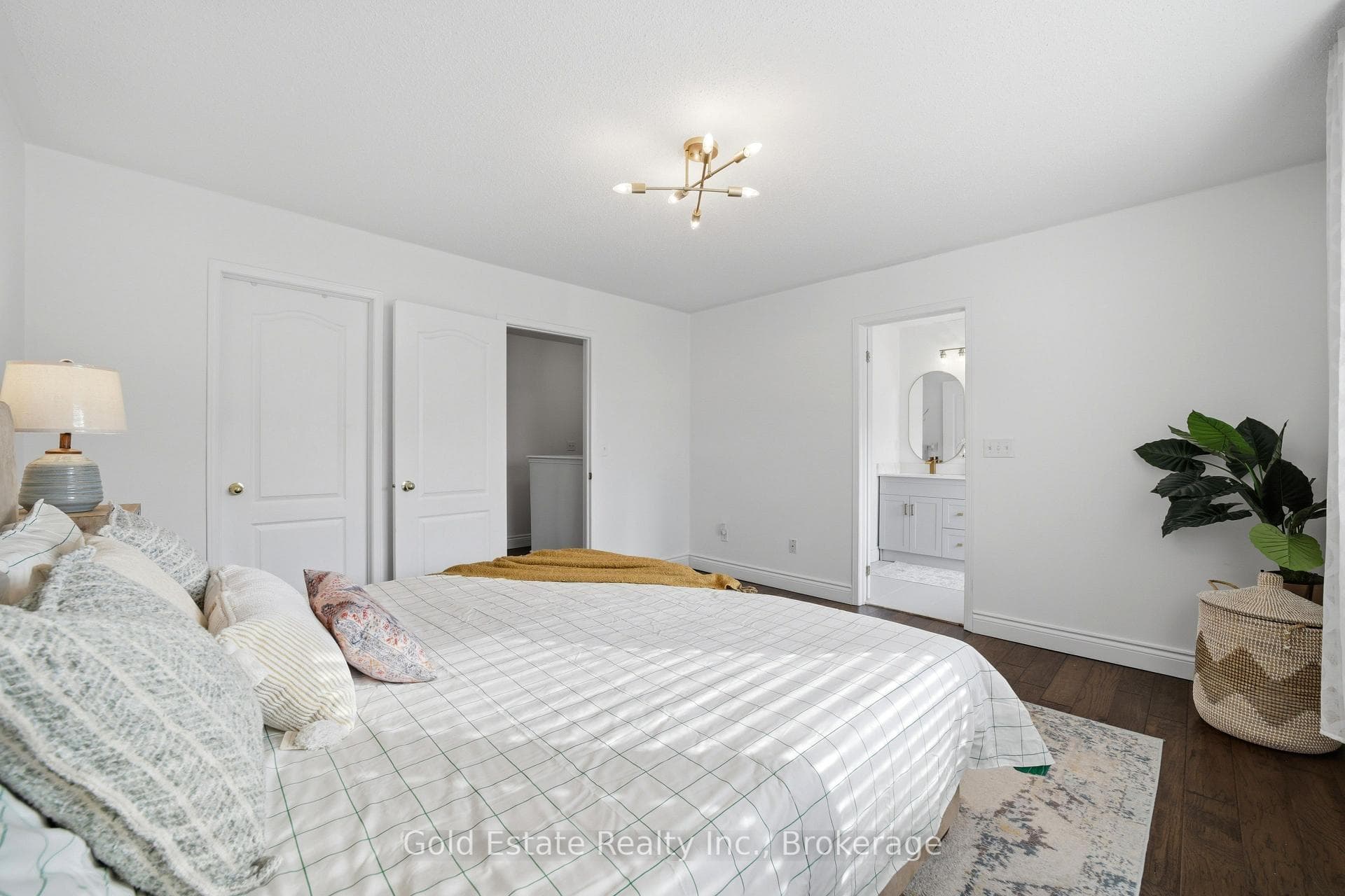 4875 Valera Road - Townhouse photo 15 of 23 in Burlington, Ontario