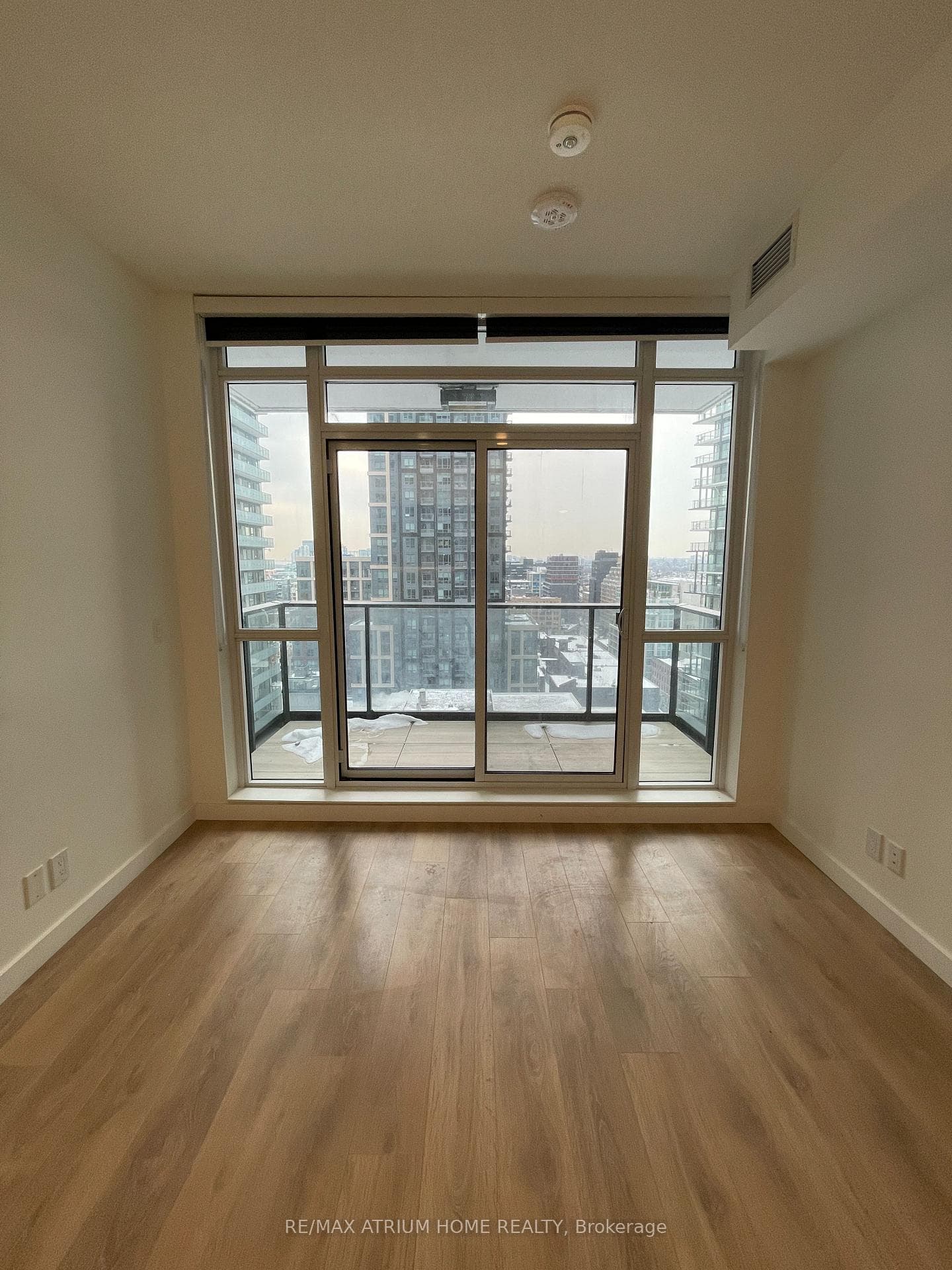 38 Widmer Street Unit 2208 - Condo photo 4 of 21 in Downtown Toronto / Waterfront, Ontario