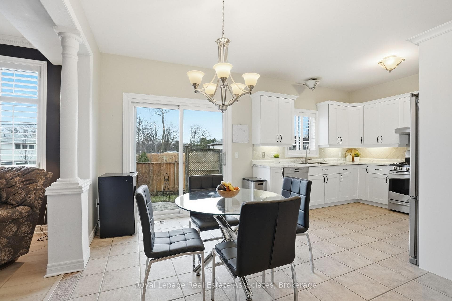 486 Delaney Court - Detached photo 11 of 48 in Burlington, Ontario