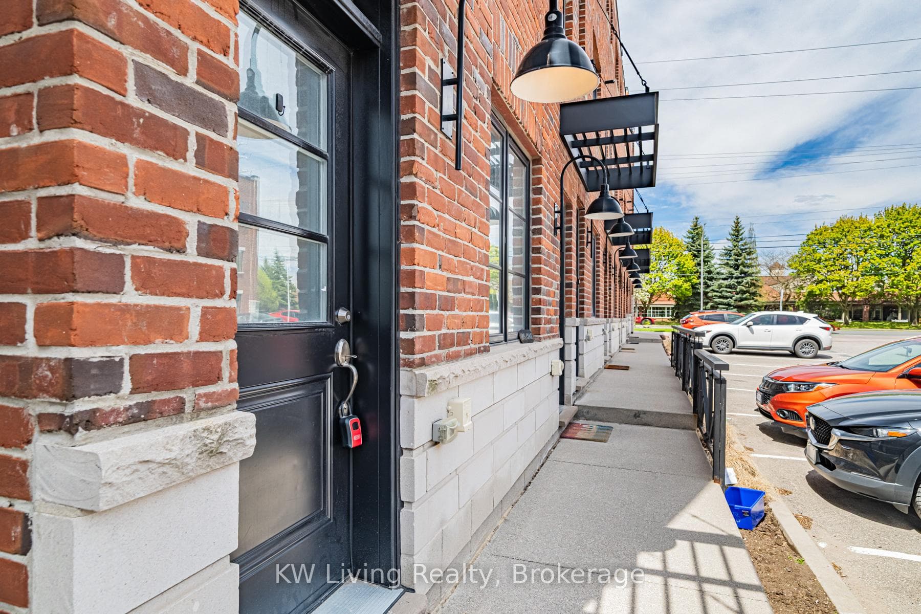70 Plains Road Unit 18 - Condo photo 2 of 50 in Burlington, Ontario