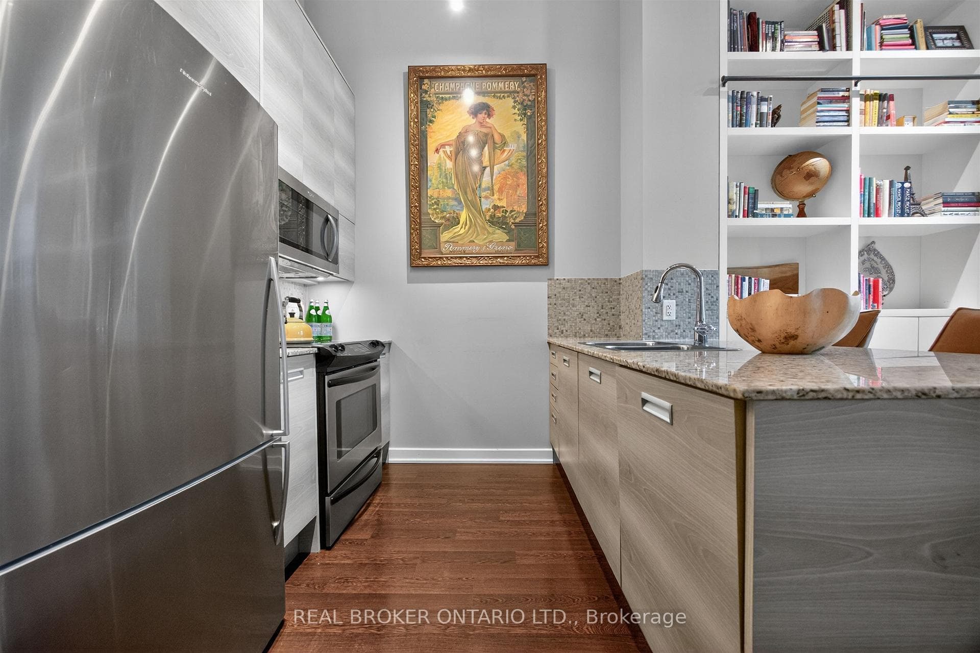 380 Macpherson Avenue Unit 209 - Condo photo 7 of 49 in Annex / Yorkville / Summerhill, Ontario