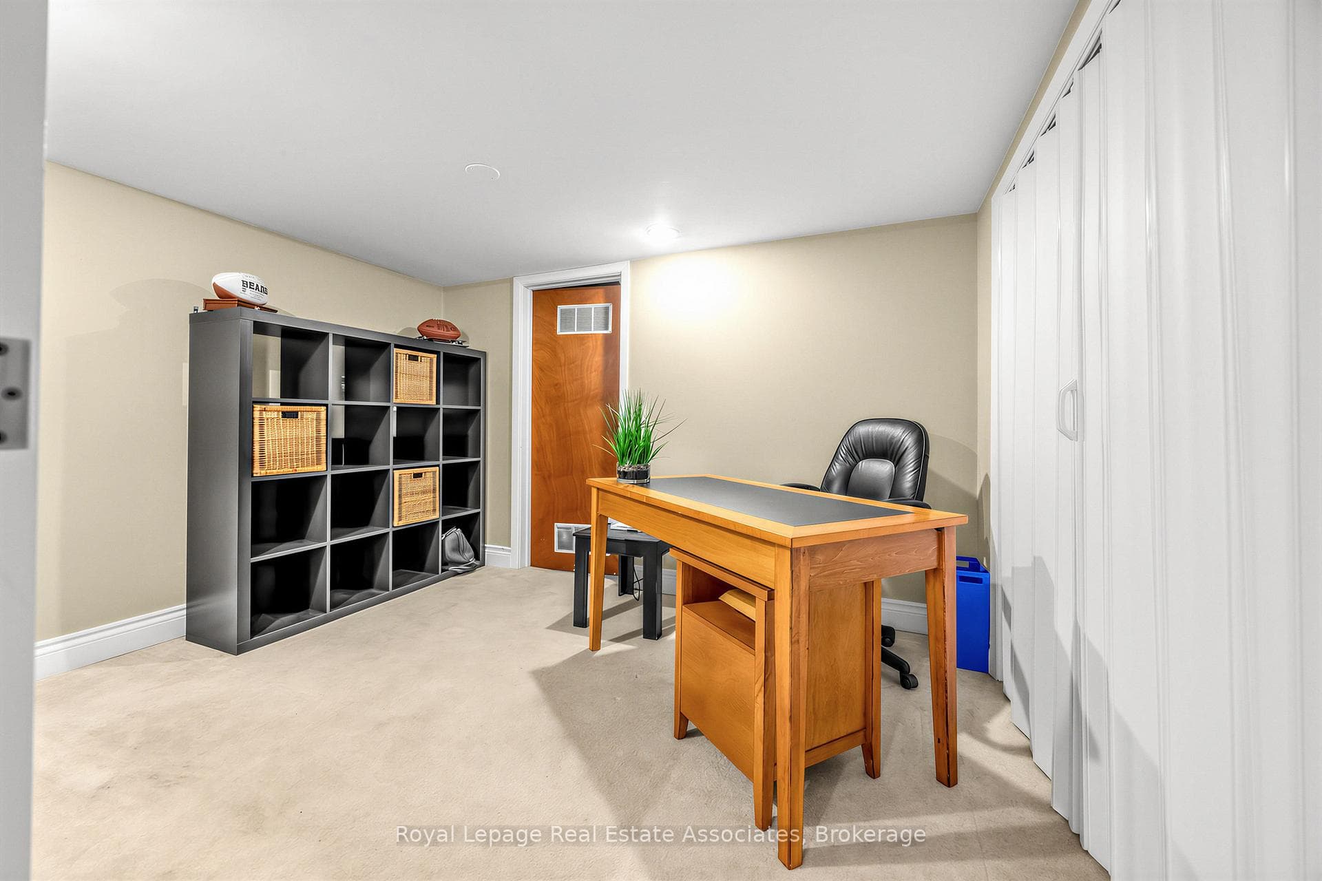 1561 Pinetree Crescent - Detached photo 29 of 42 in Mississauga, Ontario