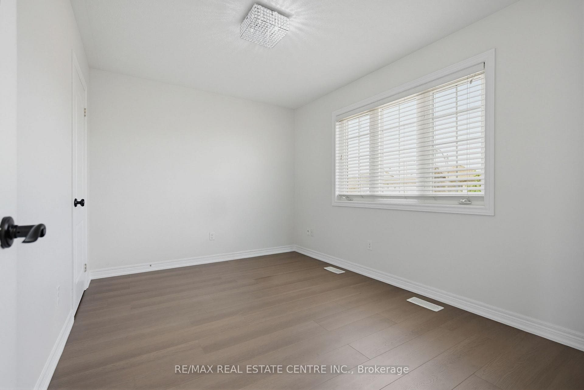 7 Resserville Street - Detached photo 24 of 43 in Brampton, Ontario