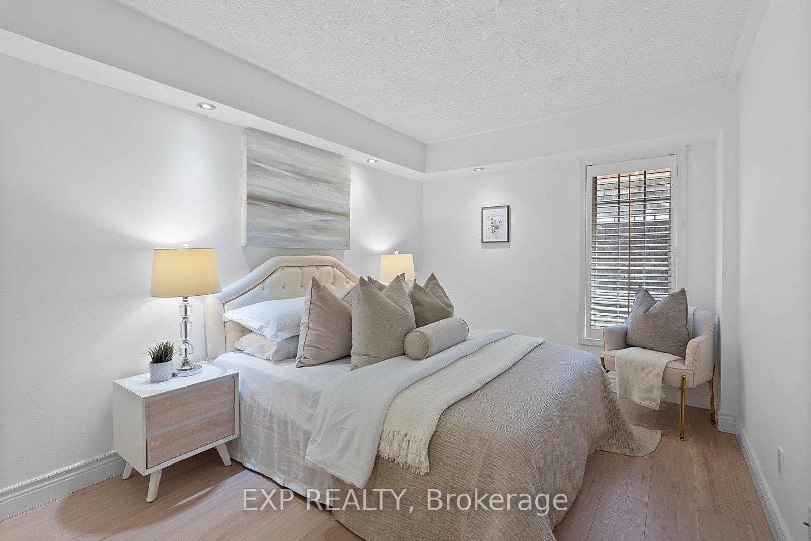 12 Portland Street Unit Th B - Condo photo 19 of 26 in Downtown Toronto / Waterfront, Ontario