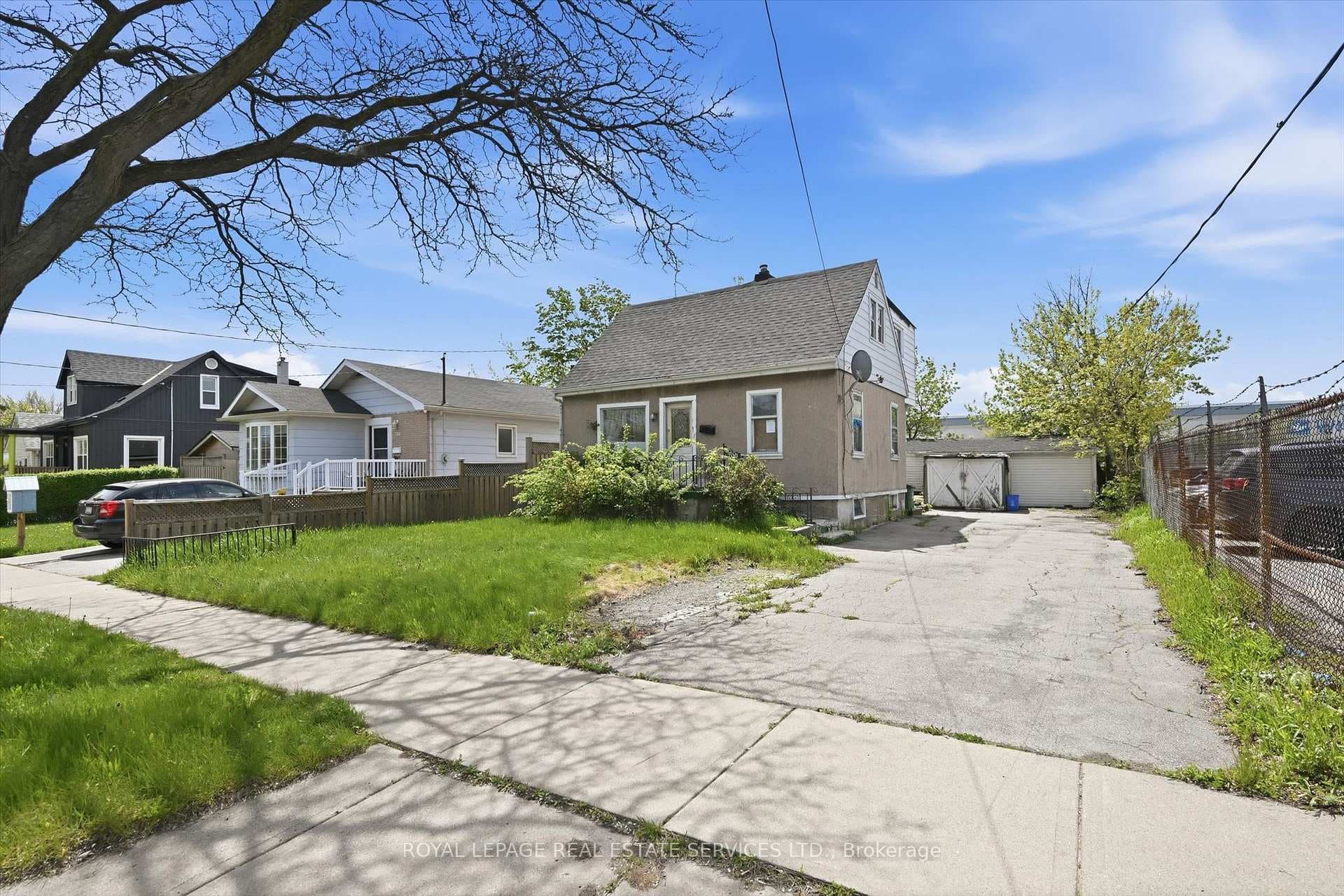 700 Rennie Street - Detached photo 2 of 9 in Hamilton, Ontario