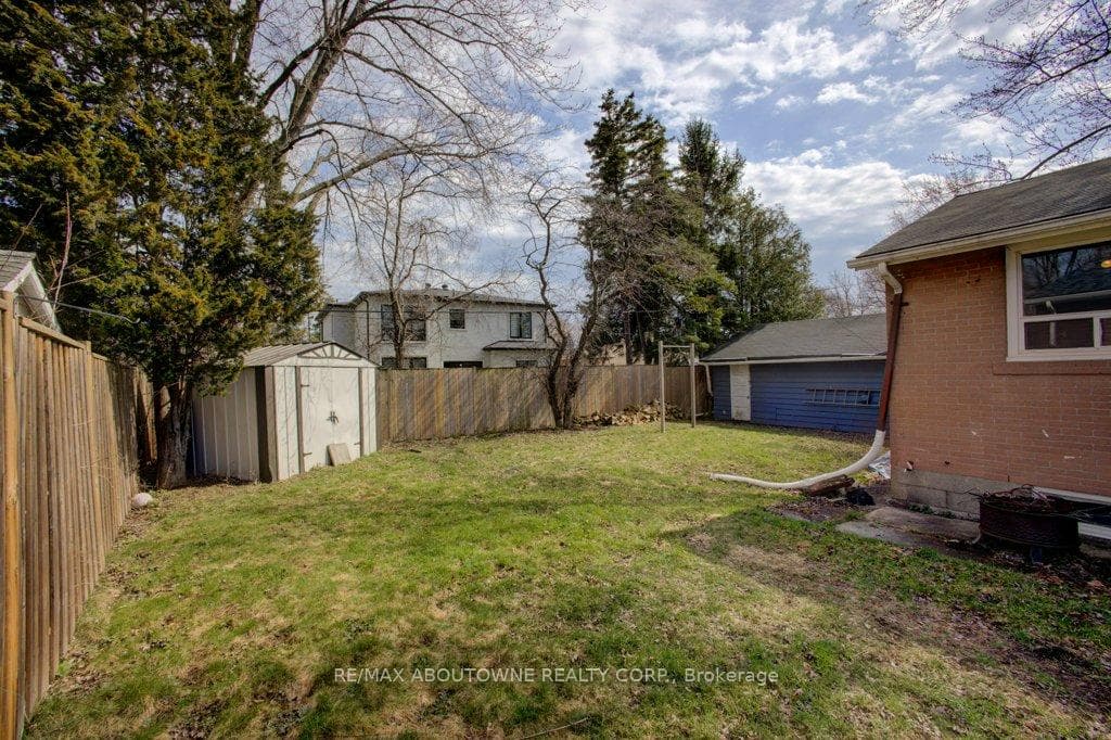 114 Ringwood Road - Detached photo 15 of 20 in Oakville, Ontario