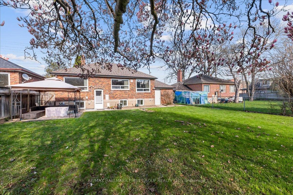 2690 Islington Avenue - Detached photo 43 of 45 in Etobicoke (West Mall / Rexdale), Ontario