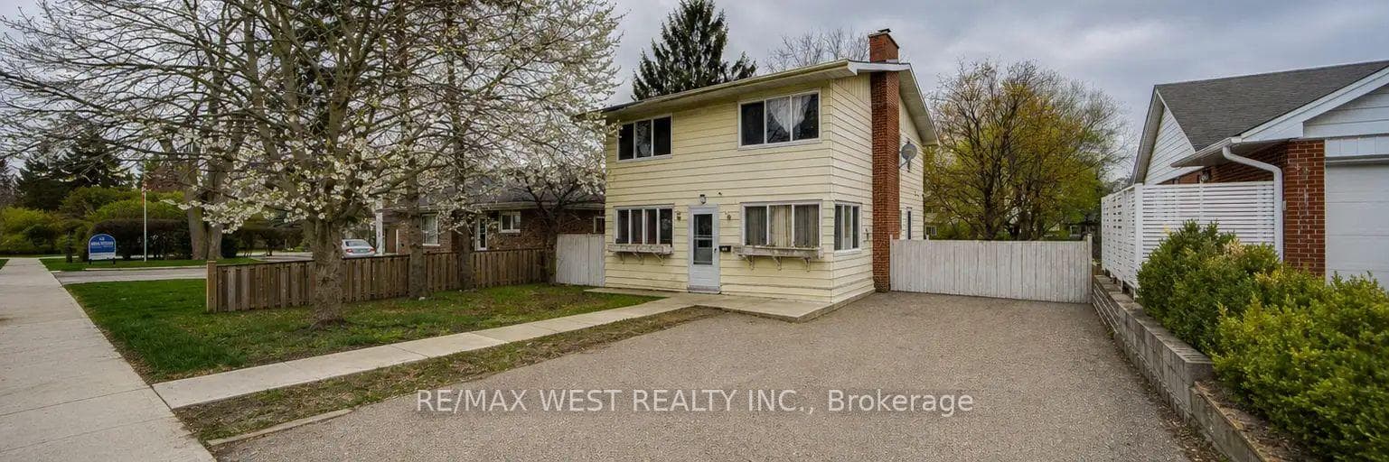 326 Queen Street - Detached photo 2 of 27 in Mississauga, Ontario