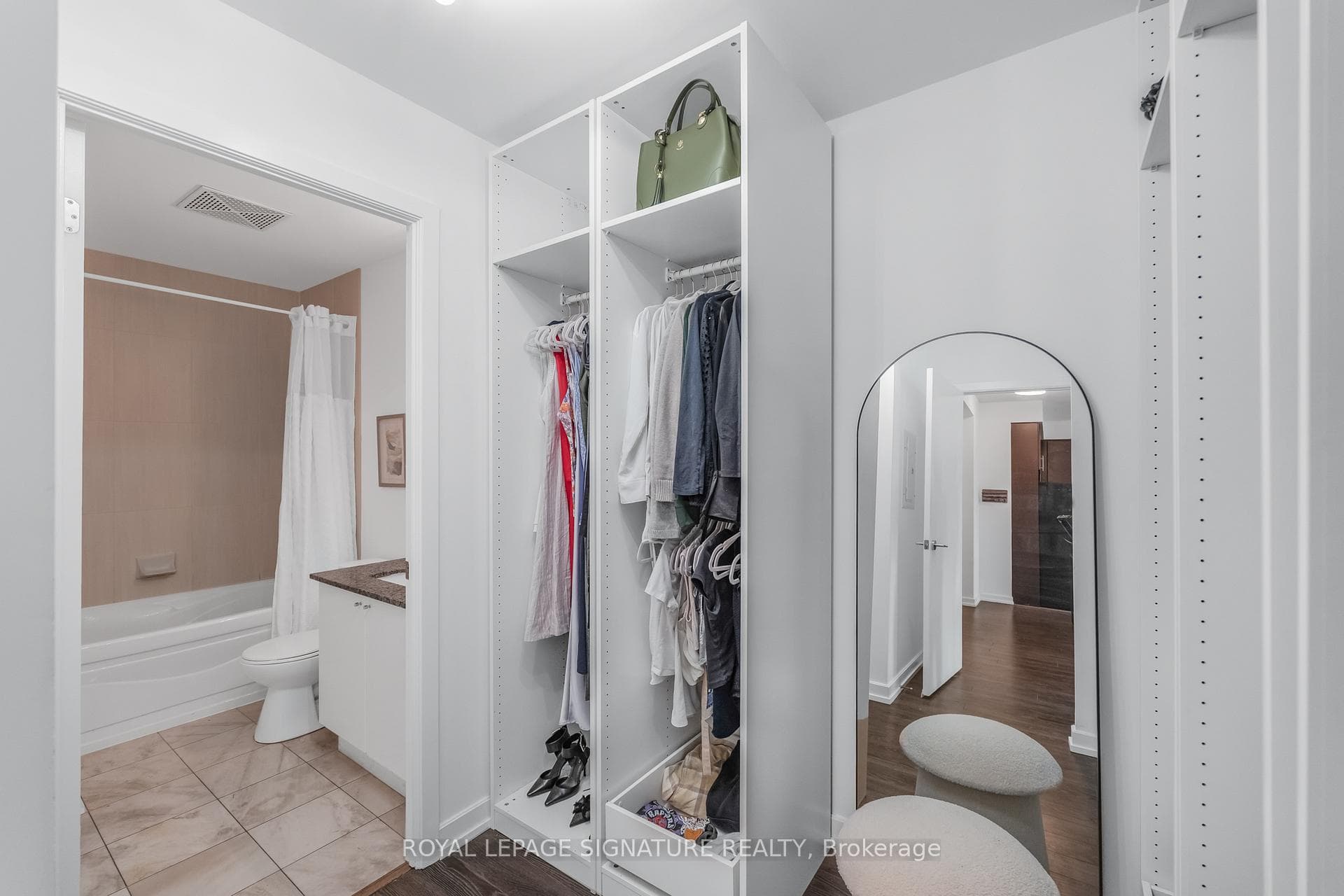 18 Harbour Street Unit 1801 - Condo photo 18 of 35 in Downtown Toronto / Waterfront, Ontario