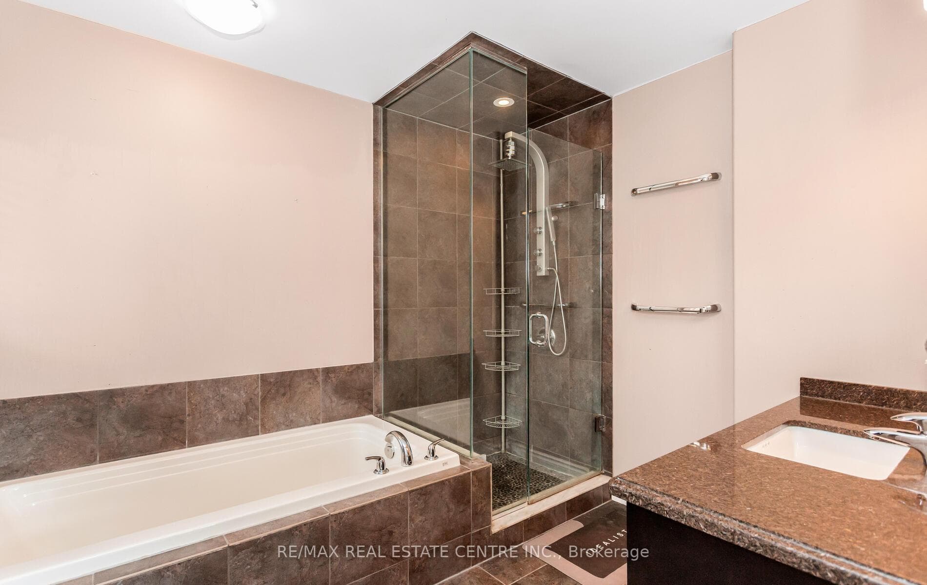 31 Rianna Court - Single Family Home photo 23 of 50 in Hamilton, Ontario