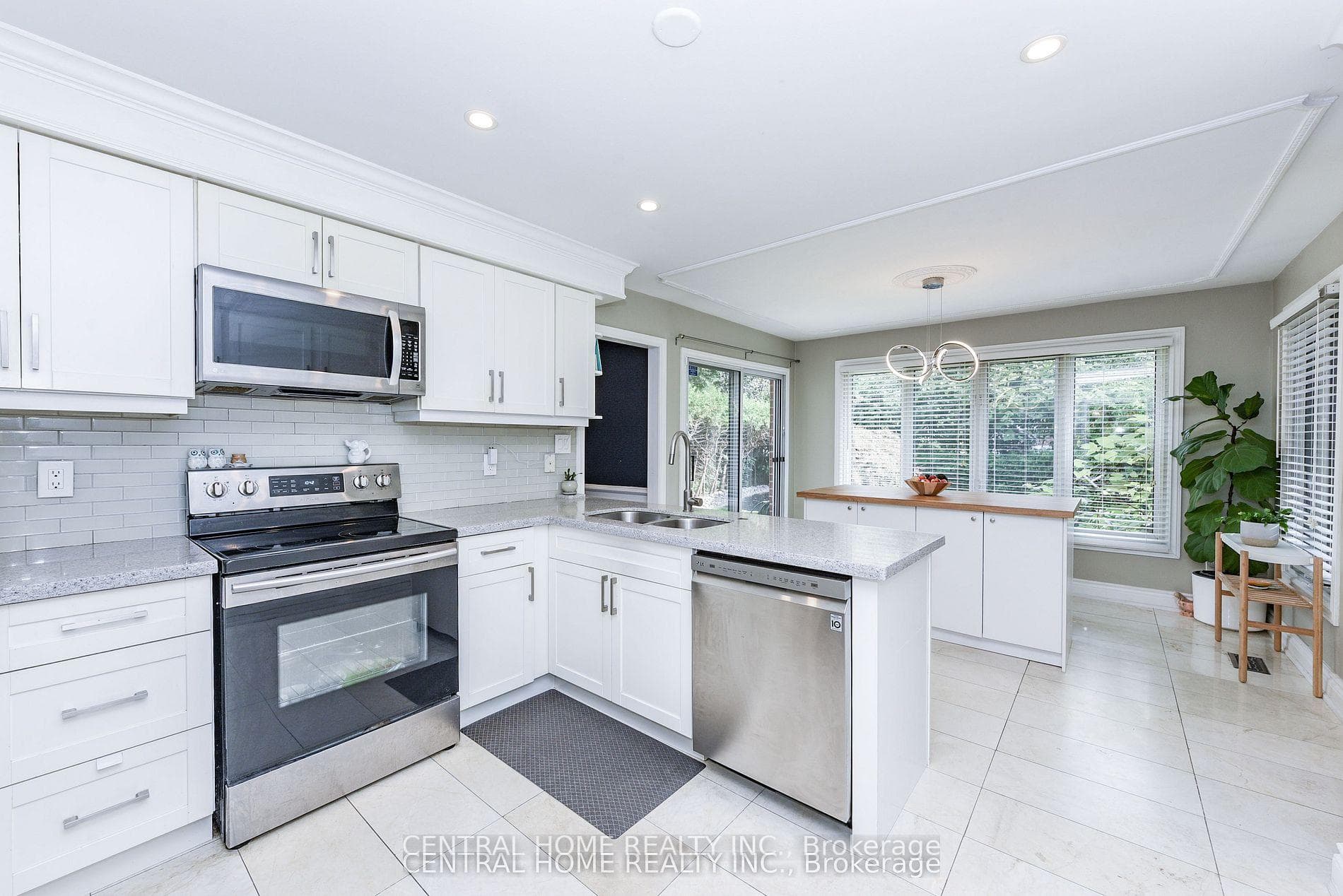 4 Robaldon Road - Detached photo 17 of 40 in Etobicoke (Islington / Rexdale), Ontario