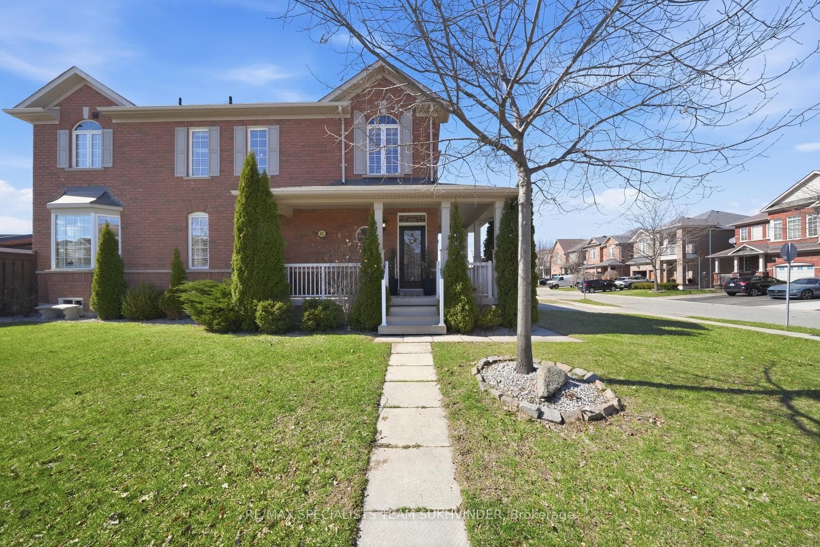 42 Delphinium Way - Detached photo 4 of 40 in Brampton, Ontario