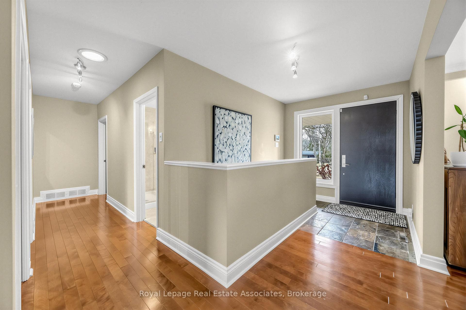 1561 Pinetree Crescent - Detached photo 2 of 42 in Mississauga, Ontario