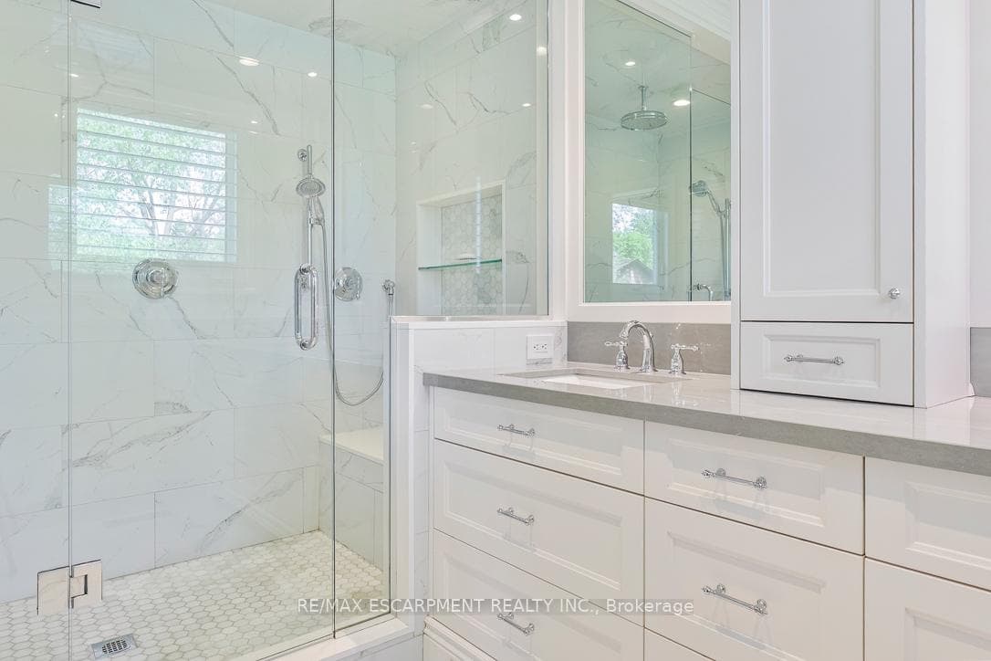 511 Chamberlain Lane - Detached photo 26 of 50 in Oakville, Ontario