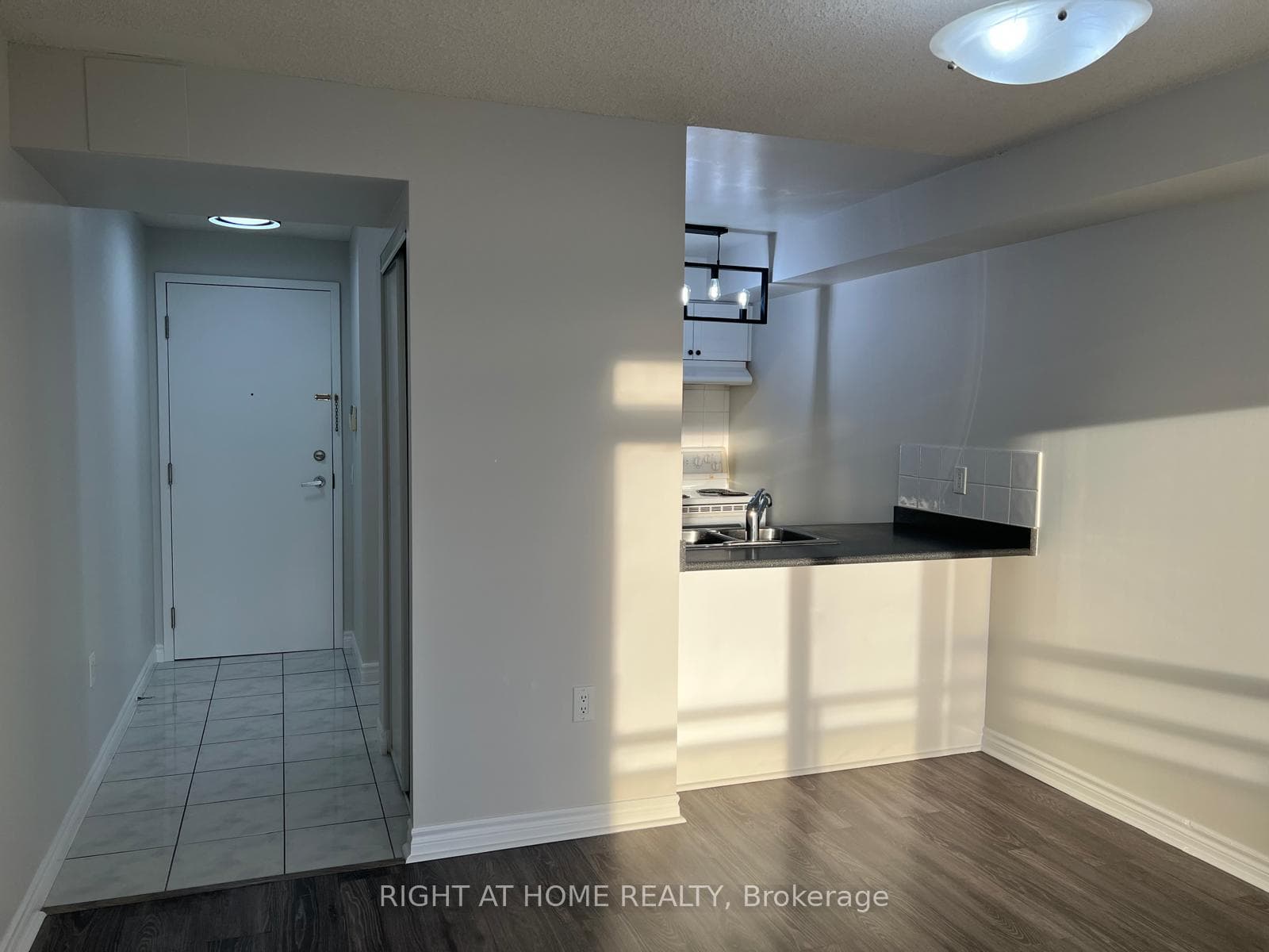 55 Strathaven Drive Unit 1808 - Condo photo 11 of 34 in Mississauga, Ontario