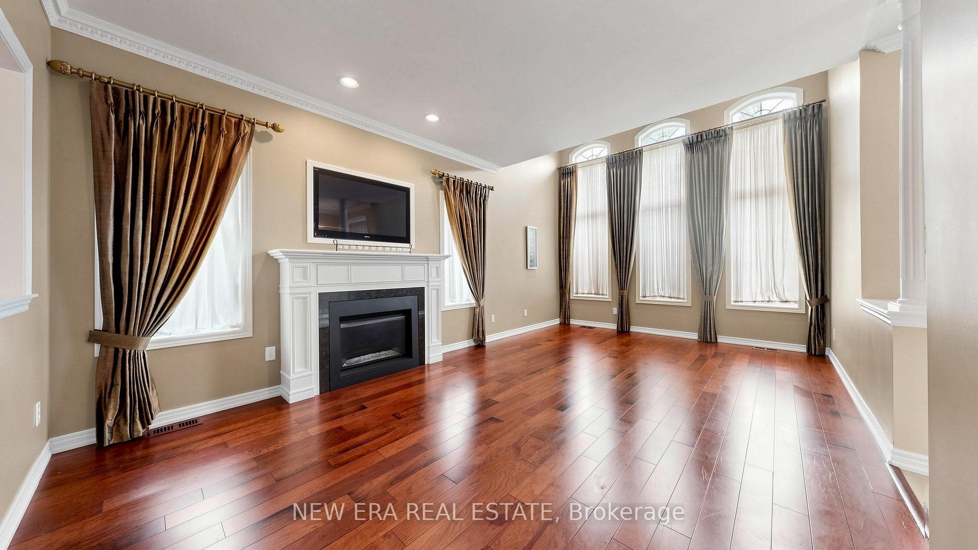 1206 Lindenrock Drive - Detached photo 4 of 50 in Oakville, Ontario