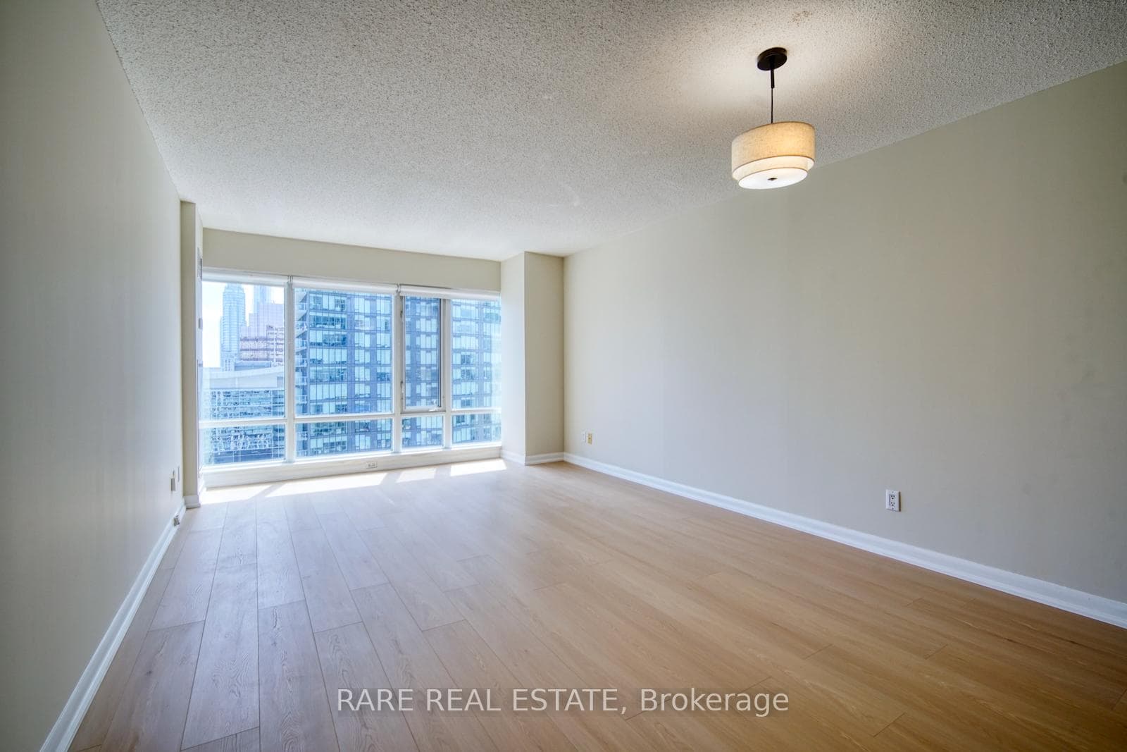 210 Victoria Street Unit 3007 - Condo photo 5 of 14 in Regent Park / Cabbagetown / St. James Town, Ontario