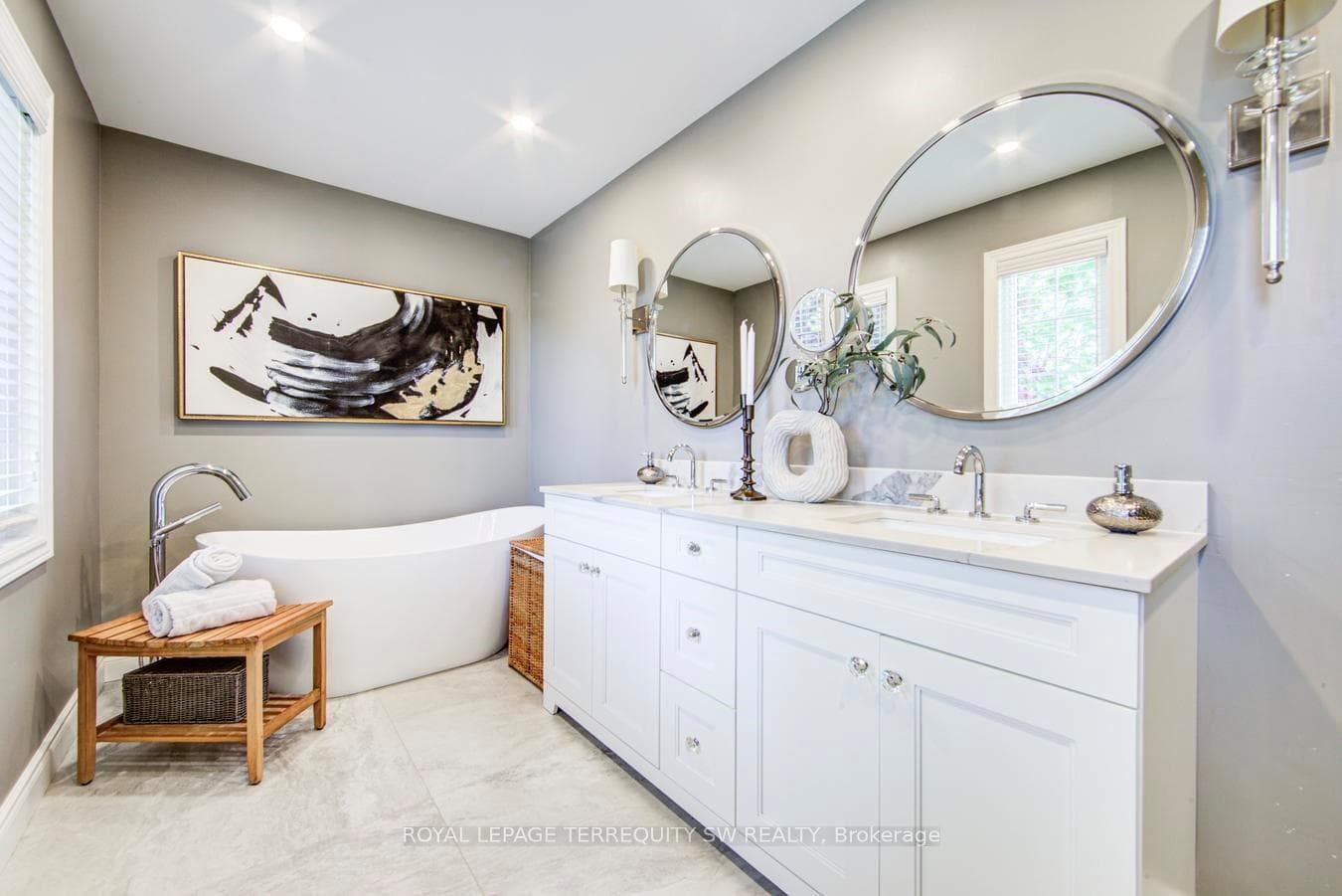 2025 Parklane Crescent - Detached photo 23 of 50 in Burlington, Ontario