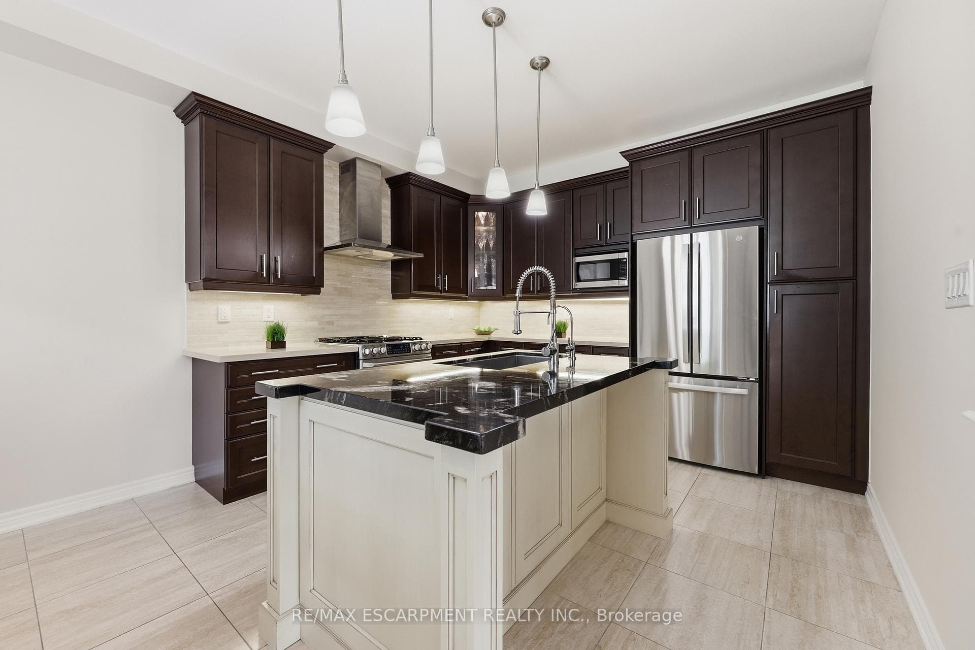 4645 Doug Wright Drive - Detached photo 16 of 47 in Burlington, Ontario