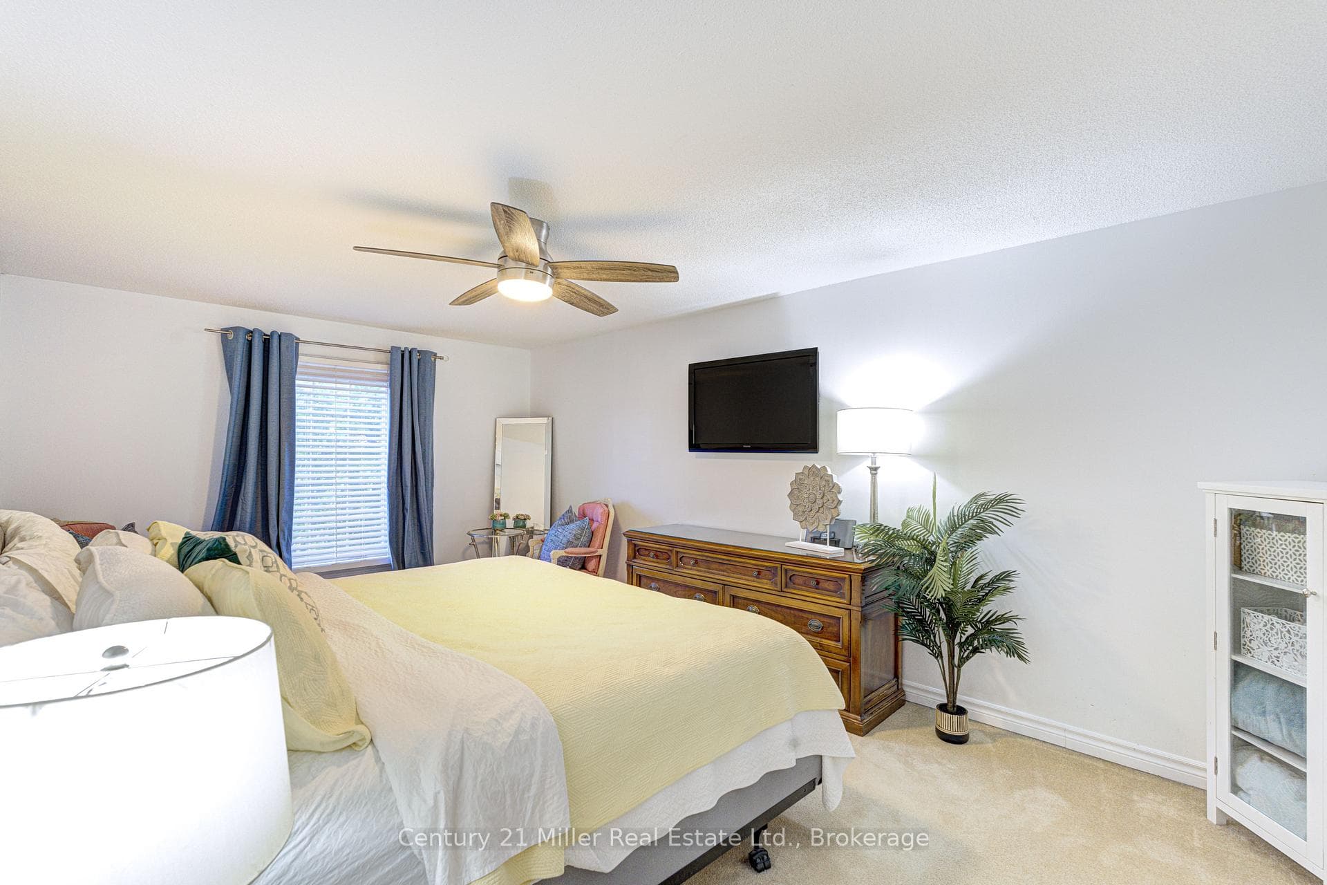2256 MARGOT Street - Townhouse photo 21 of 46 in Oakville, Ontario