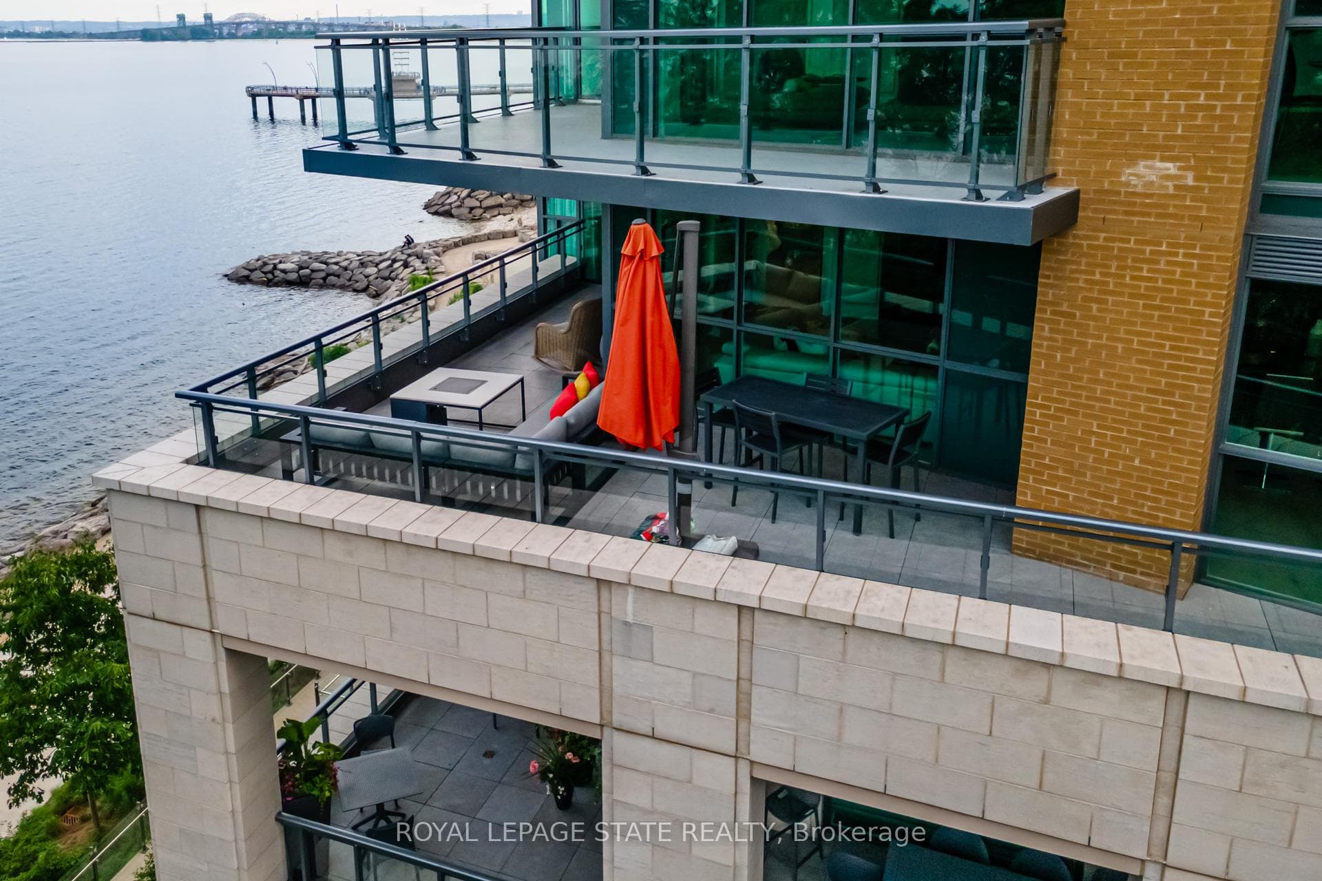 2060 Lakeshore Road Unit 308 - Condo for sale in Aldershot, Ontario